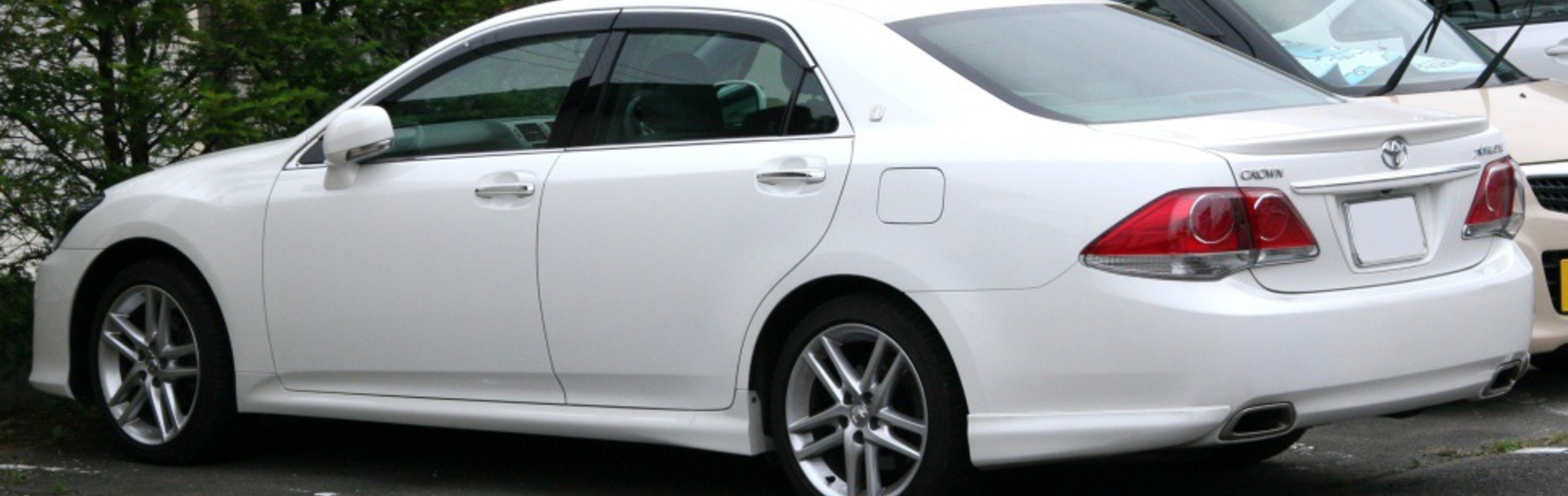 Toyota Crown Athlete XIII (S200, facelift 2010) 2.5 i-Four V6 24V (203 Hp) 4WD Automatic 2010, 2011, 2012 