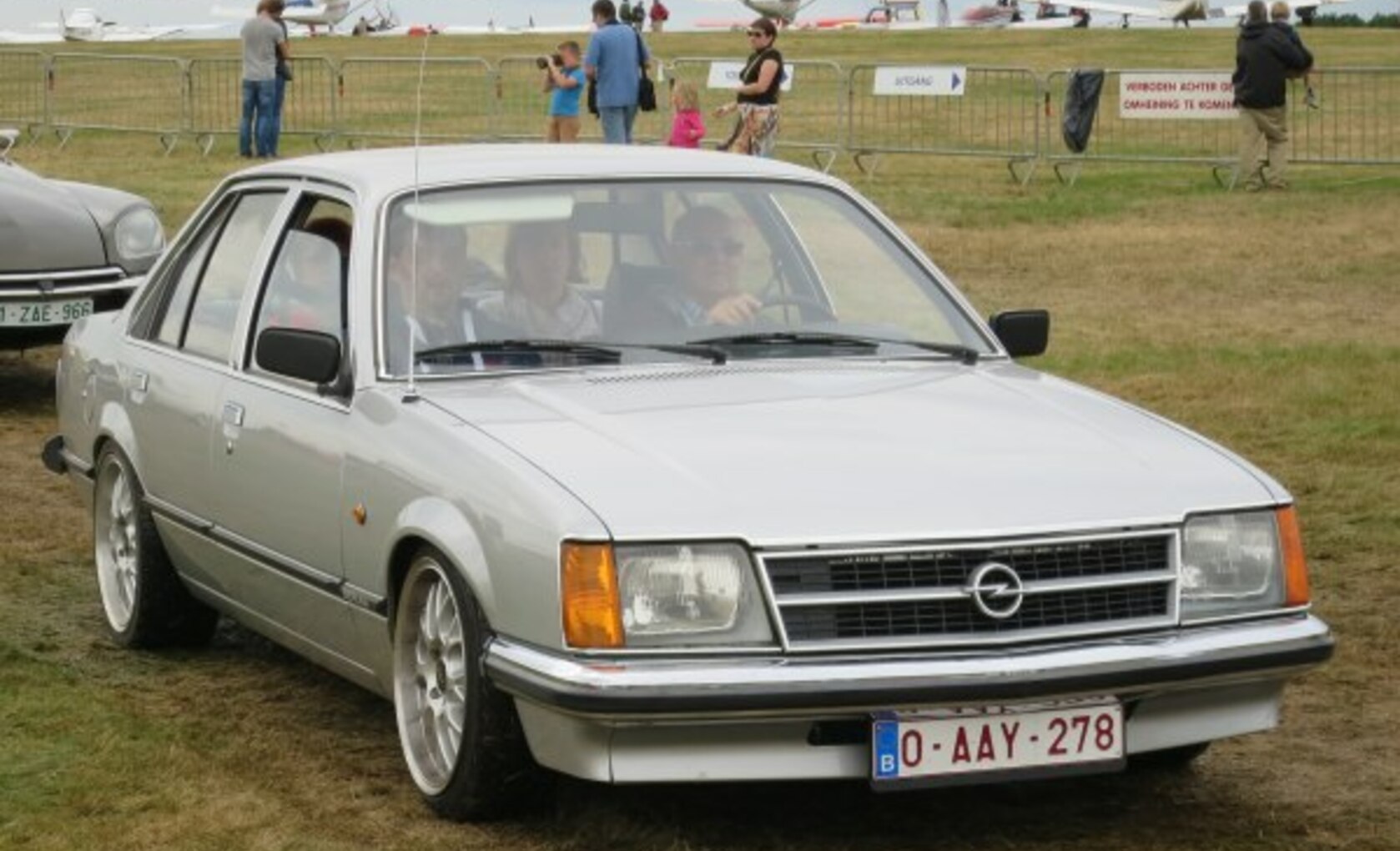 Opel Commodore C 2.5 E (130 Hp) Automatic 1981, 1982 