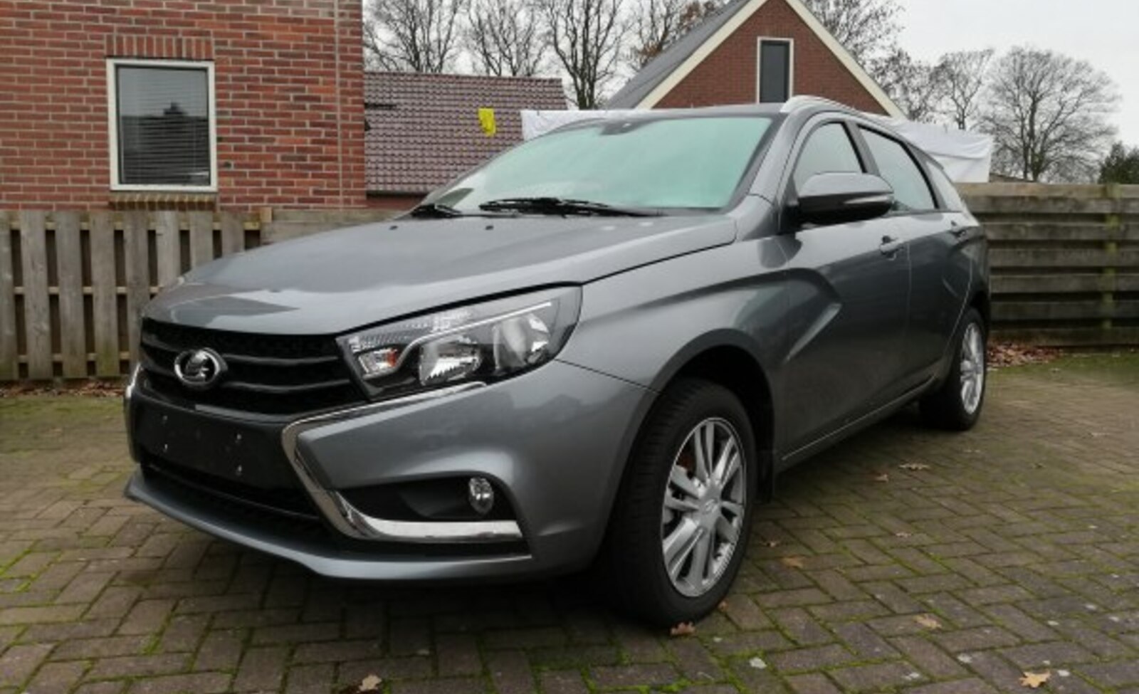 Lada Vesta SW 1.6 (106 Hp) 2015, 2016, 2017, 2018, 2019, 2020, 2021, 2022 