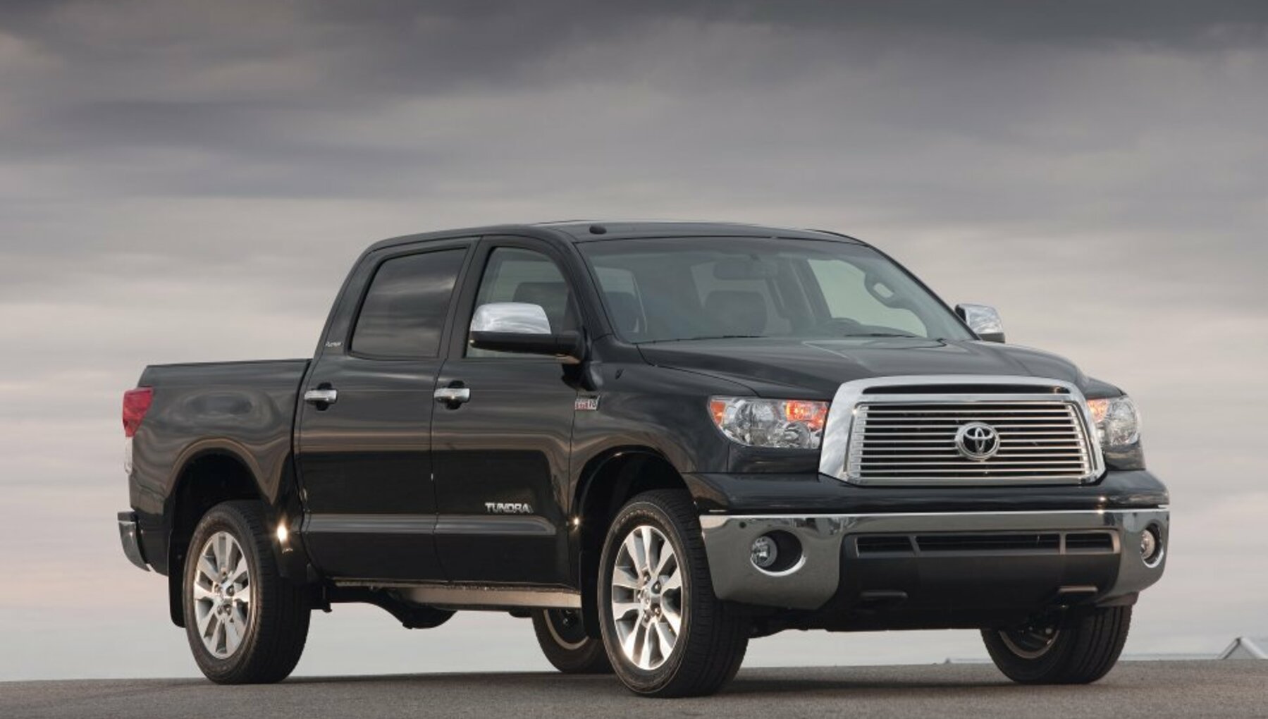 Toyota Tundra II CrewMax (facelift 2010) 5.7 V8 32V (381 Hp) Automatic 2010, 2011, 2012, 2013 