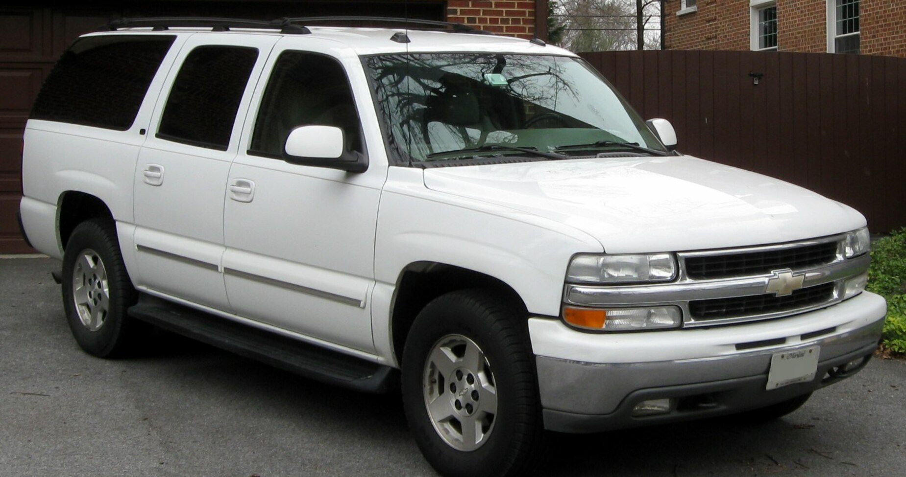 Chevrolet Suburban (GMT800) 5.3 i V8 1500 (288 Hp) 2000, 2001, 2002, 2003, 2004 