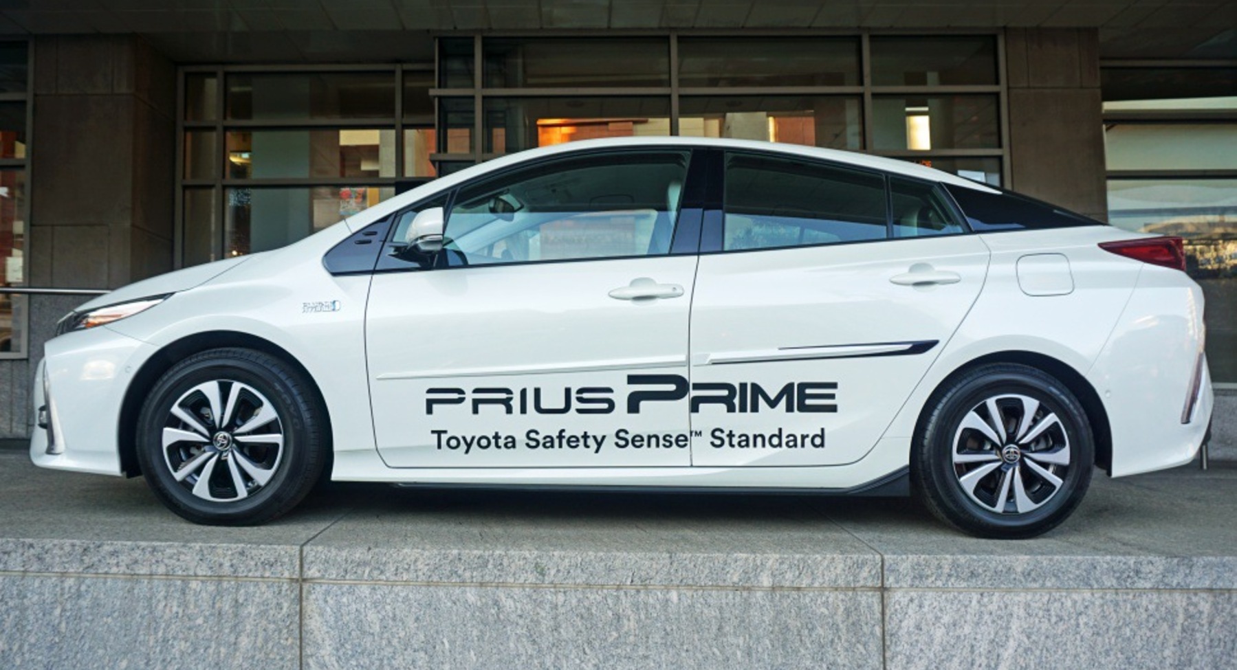 Toyota Prius Prime 1.8 (122 Hp) Plug-in hybrid Automatic 2017, 2018, 2019, 2020, 2021 