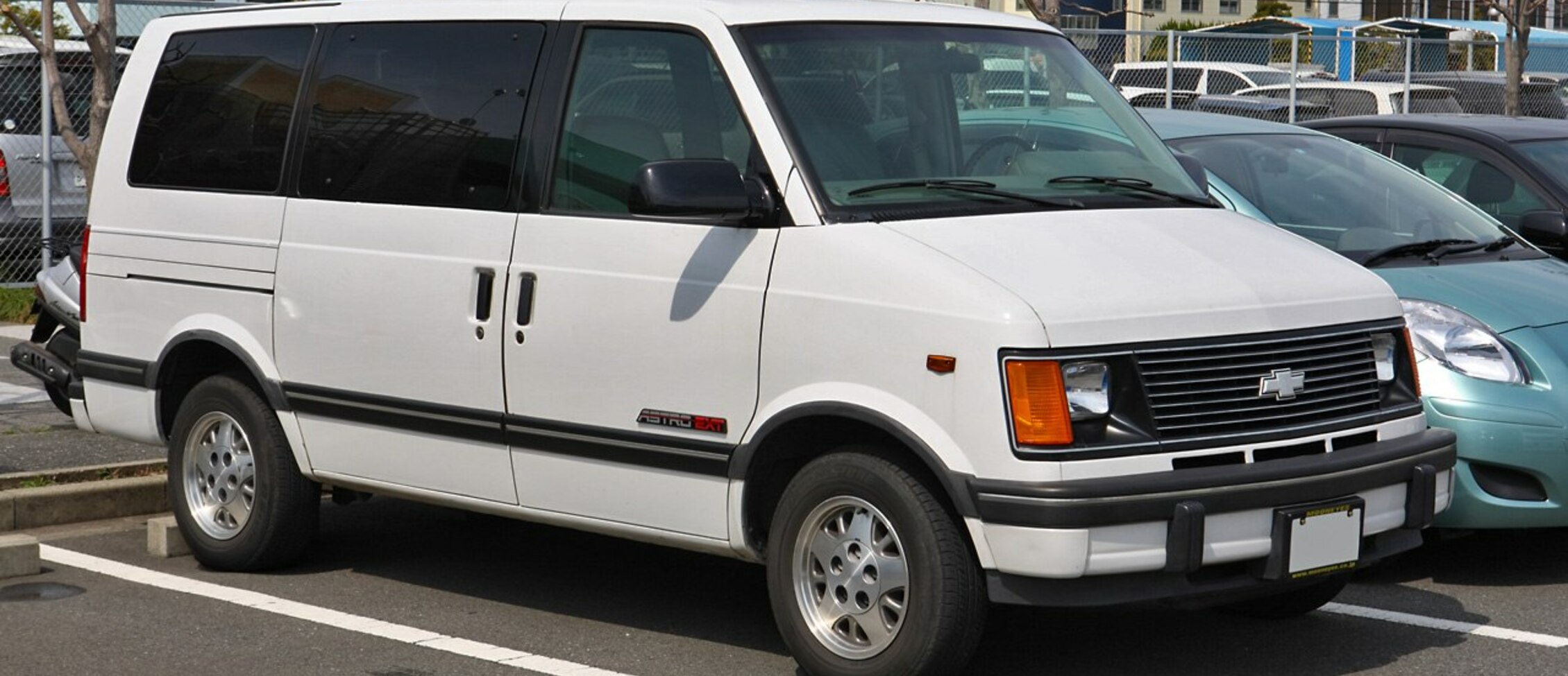 Chevrolet Astro 4.3 i V6 4WD (192 Hp) 1999, 2000, 2001, 2002, 2003, 2004, 2005 