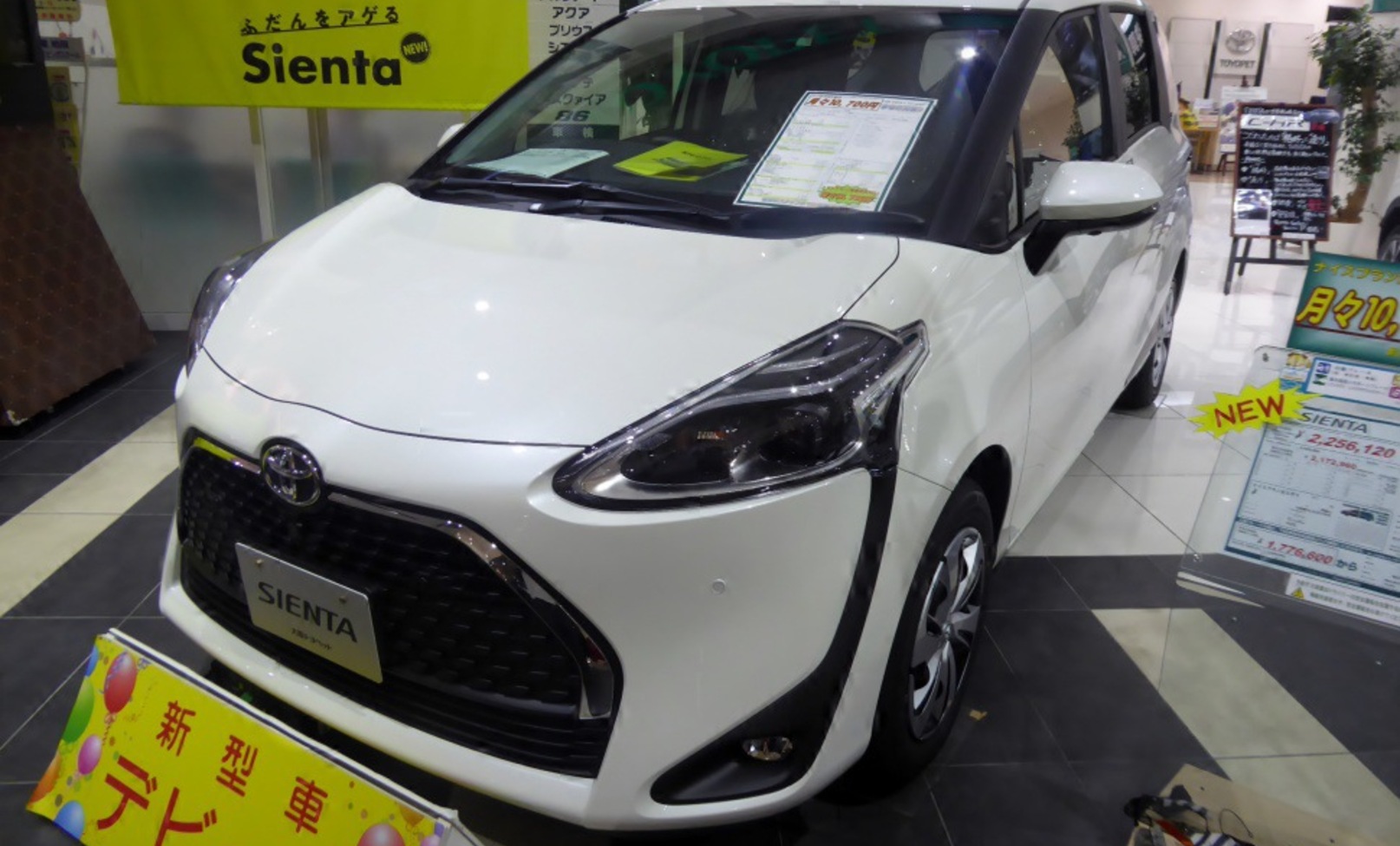 Toyota Sienta II (facelift 2018) 1.5 (101 Hp) Hybrid CVT 2018, 2019, 2020, 2021 