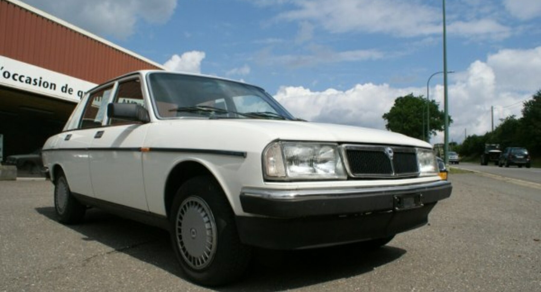 Lancia Trevi (828) 2.0 i.e (122 Hp) Automatic 1982, 1983, 1984