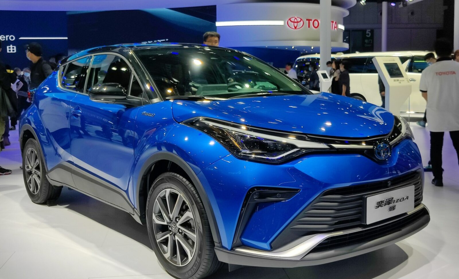 Toyota Izoa (facelift 2020) 2.0 (184 Hp) Hybrid E-CVT 2020, 2021, 2022