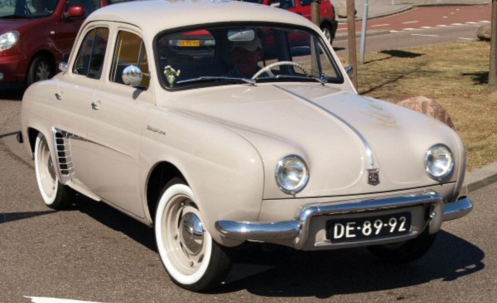 Renault Dauphine 0.8 (30 Hp) 1956, 1957, 1958, 1959, 1960, 1961, 1962, 1963, 1964, 1965, 1966, 1967 