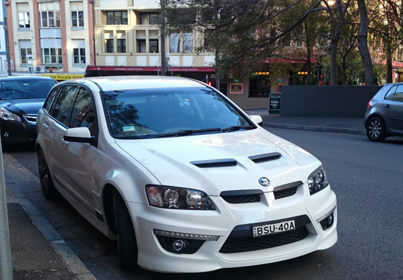 HSV Clubsport Tourer (VE II) R8 6.2 V8 (442 Hp) Automatic 2012, 2013 