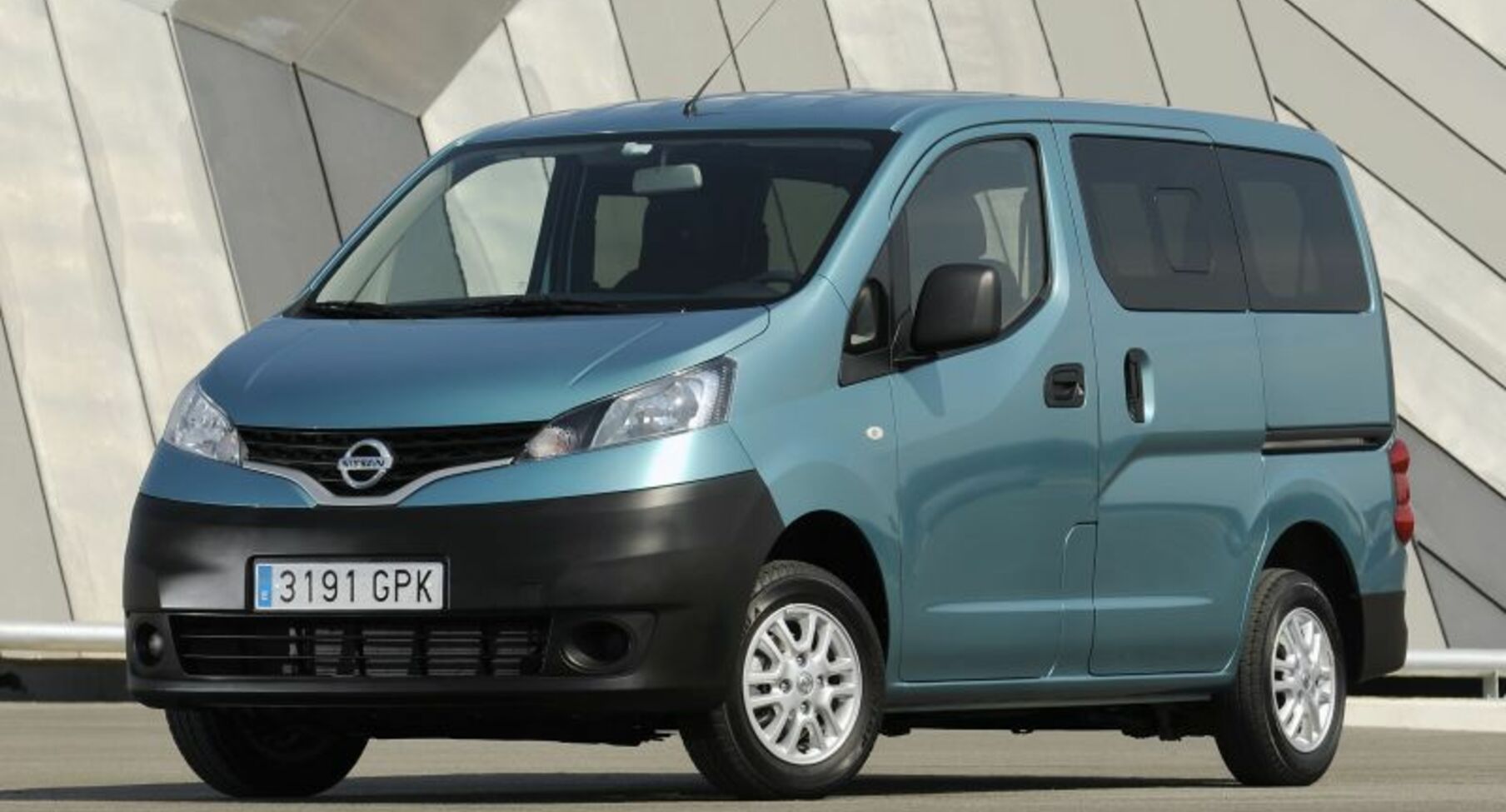 Nissan NV200 Combi 1.6 (110 Hp) 7 Seat 2009, 2010, 2011, 2012, 2013, 2014, 2015, 2016, 2017, 2018, 2019 