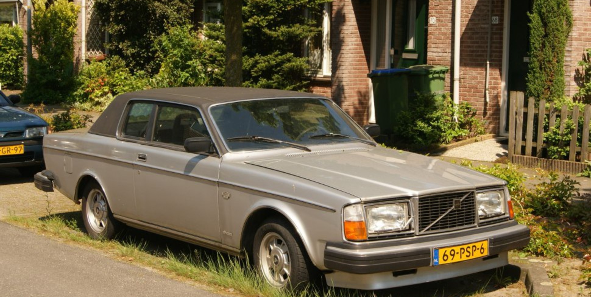 Volvo 260 Coupe (P262) 2.7 (140 Hp) 1975, 1976, 1977, 1978, 1979 