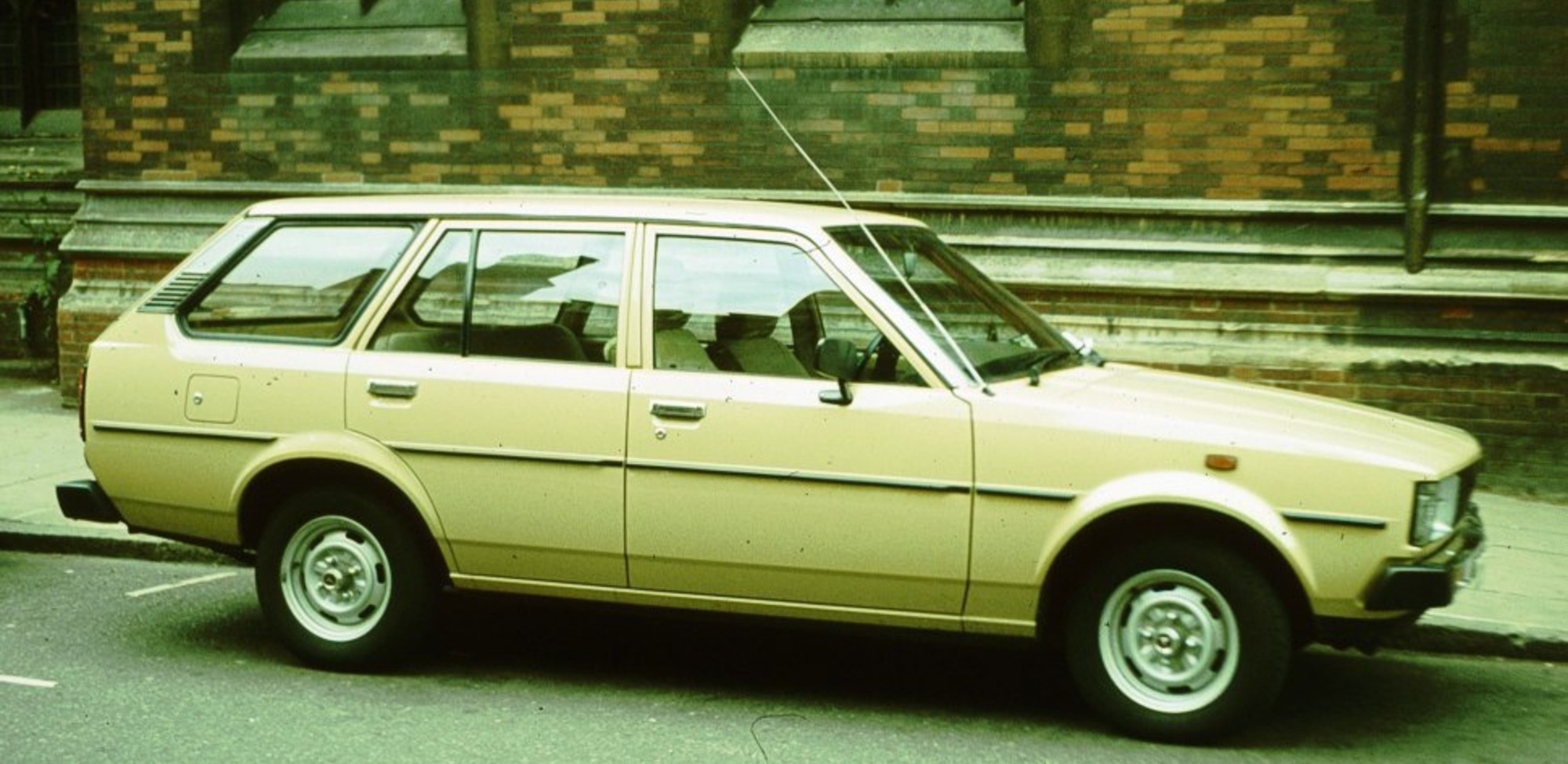 Toyota Corolla Wagon IV (E70) 1.3 (KE70) (65 Hp) 1982, 1983, 1984, 1985, 1986, 1987 