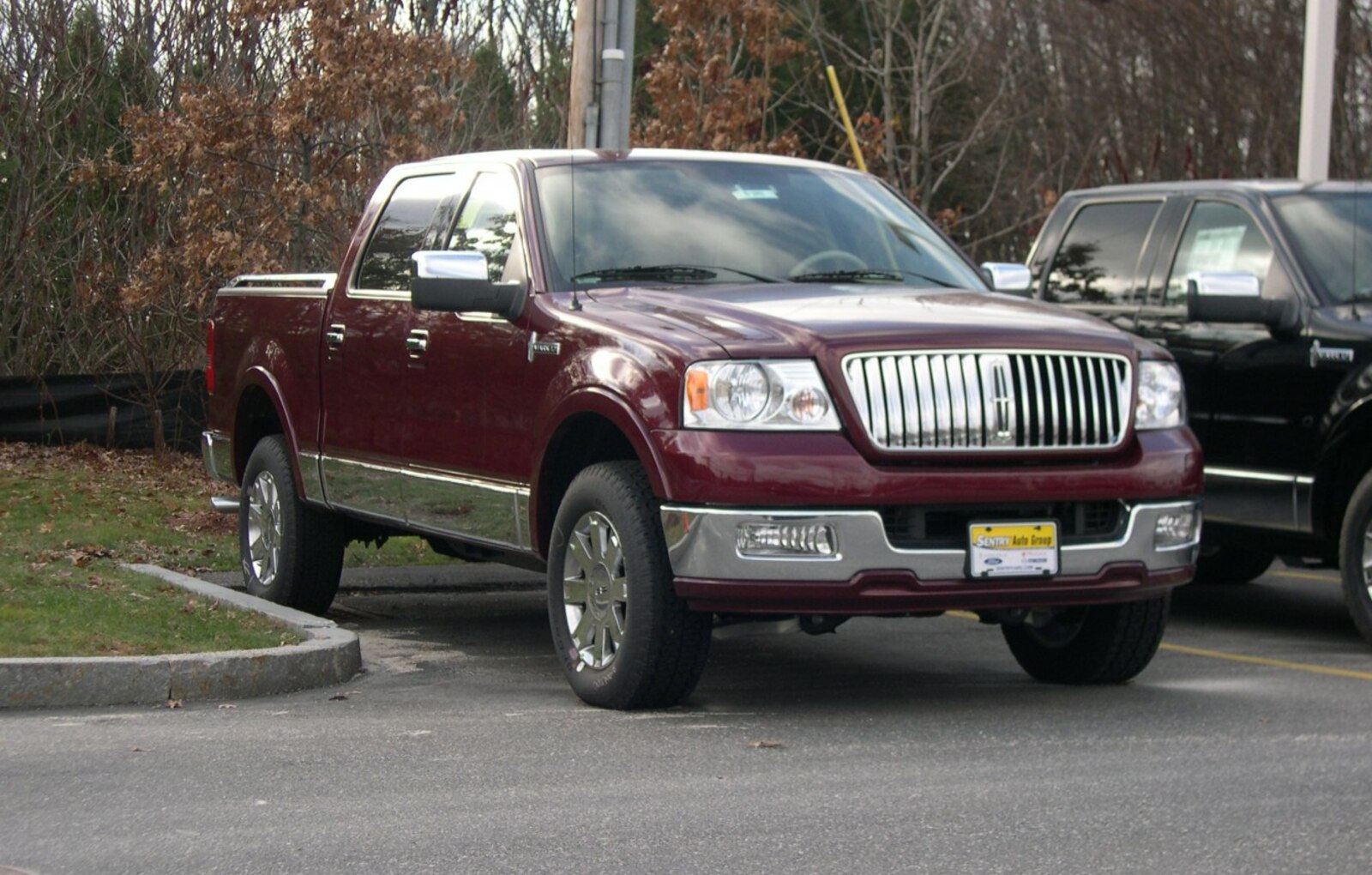 Lincoln Mark LT 5.4 i V8 24V AWD (304 Hp) 2004, 2005, 2006, 2007, 2008 