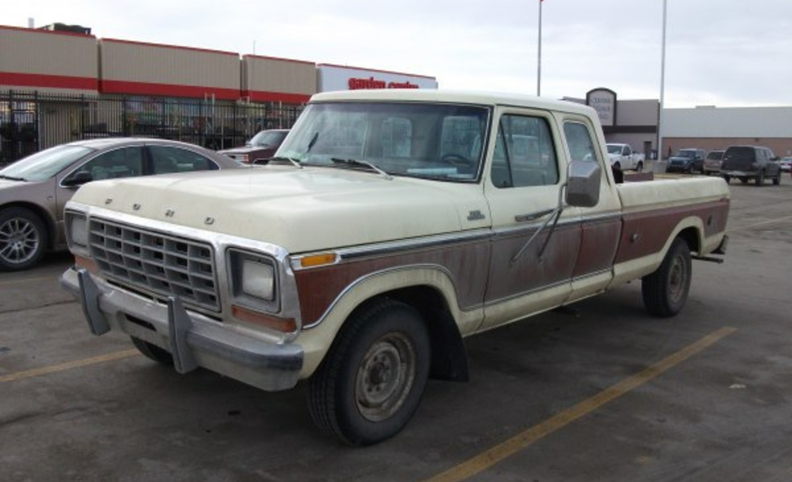 Ford F-Series F-250 VI SuperCab 5.9 360 V8 (145 Hp) 1975, 1976 