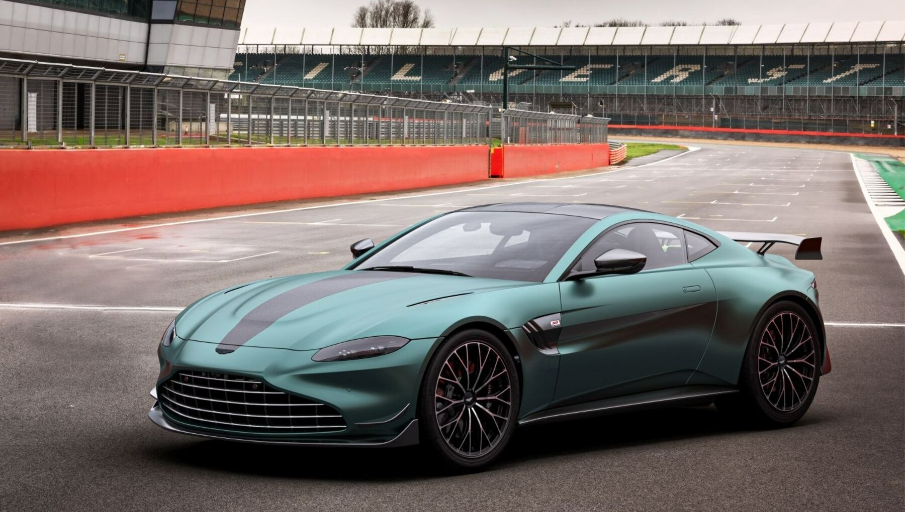 Aston Martin V8 Vantage (2018) F1 Edition 4.0 V8 (535 Hp) Automatic 2021 