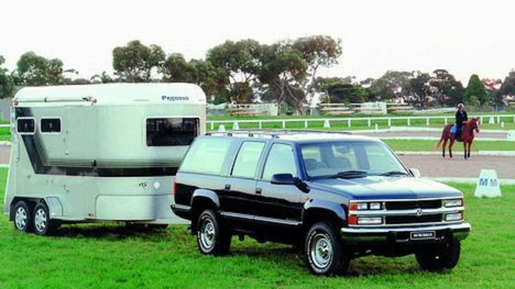 Holden Suburban (8KL35) 6.5 i V8 SLE 4WD (195 Hp) 1999, 2000, 2001 