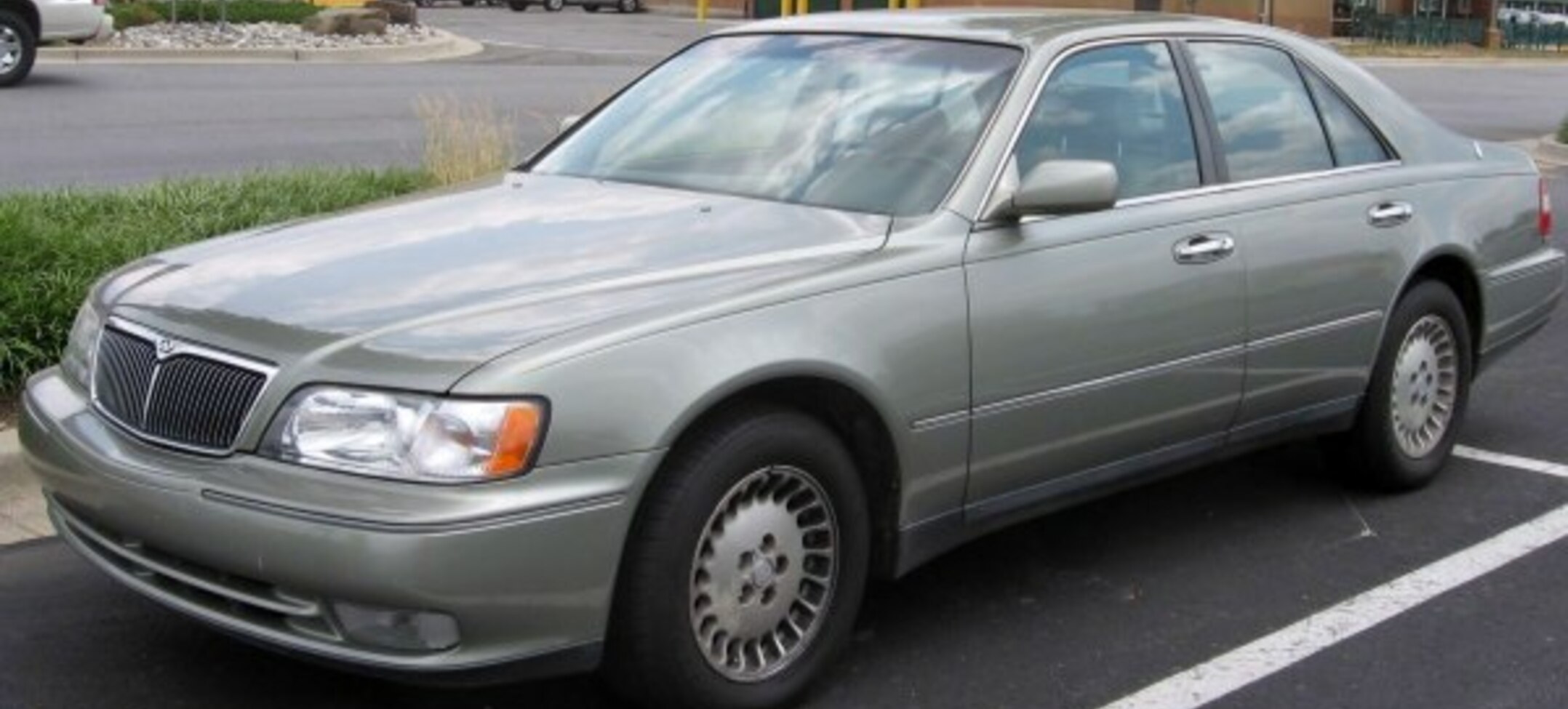 Infiniti Q45 II 4.1 i V8 32 (269 Hp) 1996, 1997, 1998, 1999, 2000, 2001 