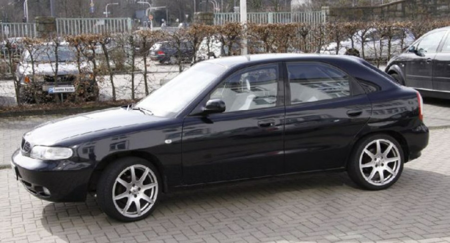 Daewoo Nubira Hatchback (KLAJ) 1.6 i 16V (110 Hp) Automatic 2000, 2001 