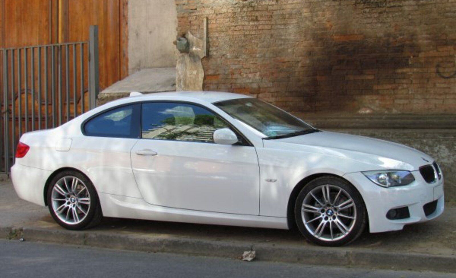 BMW 3 Series Coupe (E92, facelift 2010) 330i (272 Hp) Automatic 2010, 2011, 2012, 2013 