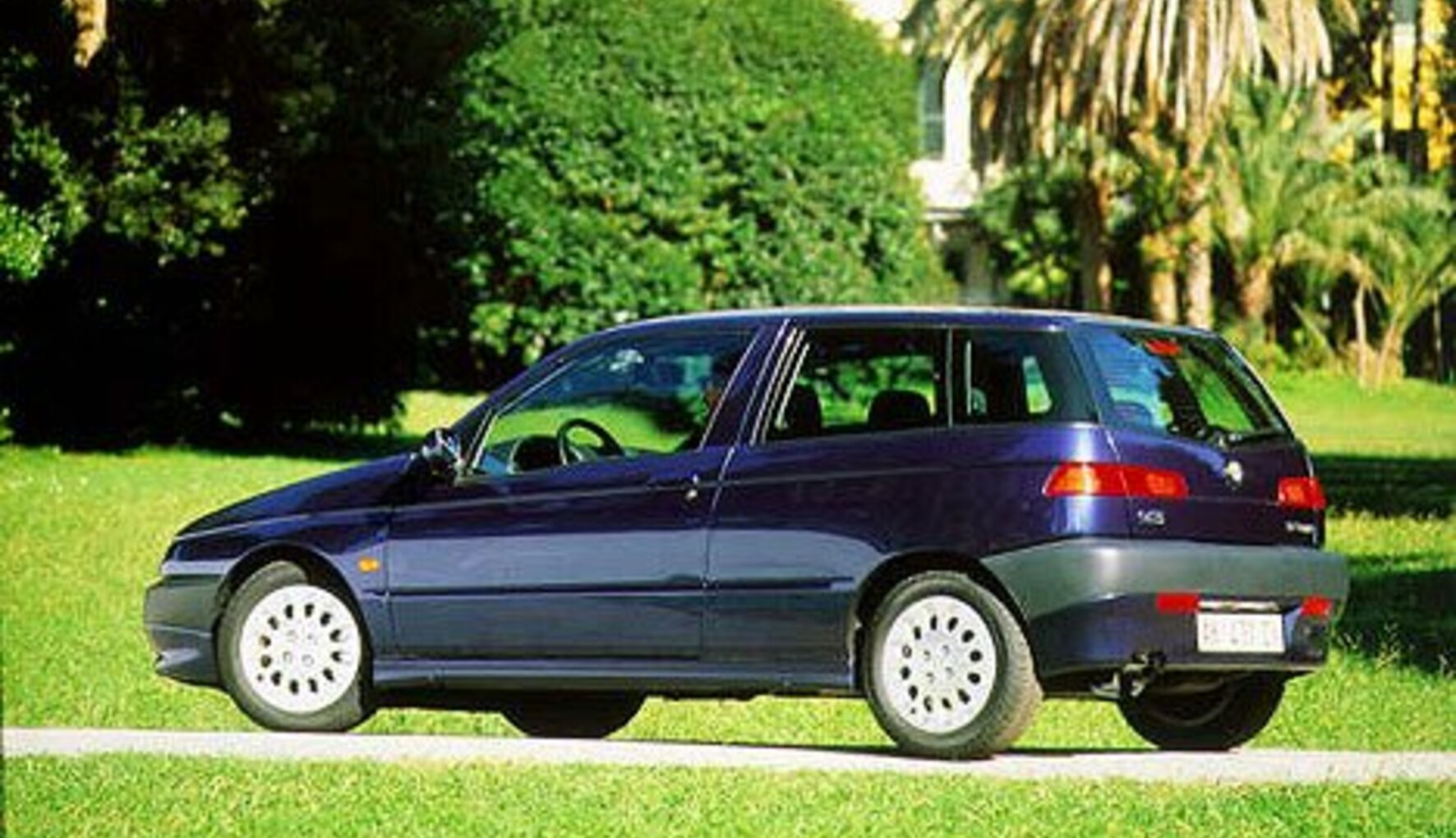 Alfa Romeo 145 (930, facelift 1997) 1.6 T. Spark (120 Hp) 1997, 1998, 1999 