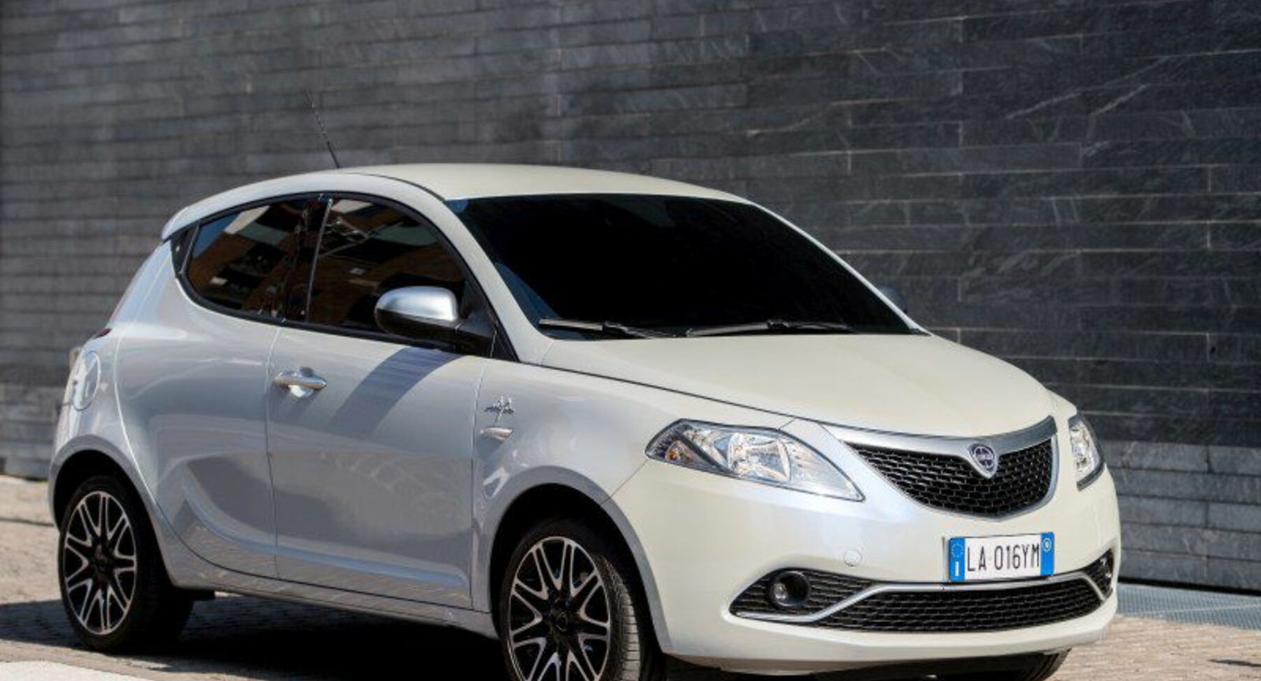 Lancia Ypsilon (846, facelift 2015) 1.2 (69 Hp) 2015, 2016, 2017, 2018 