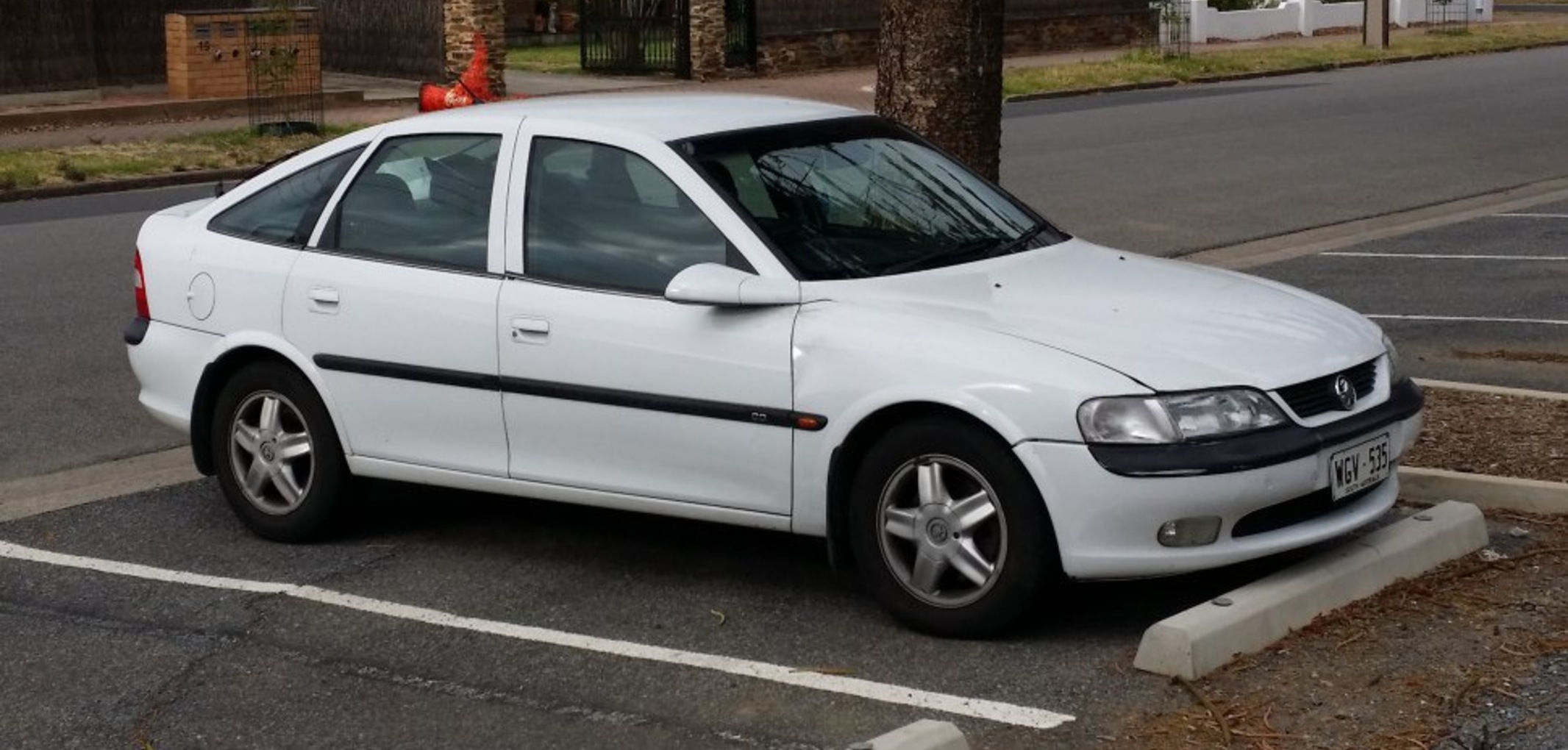 Holden Vectra Hatcback (B) 2.0 i 16V (136 Hp) 1998, 1999, 2000 