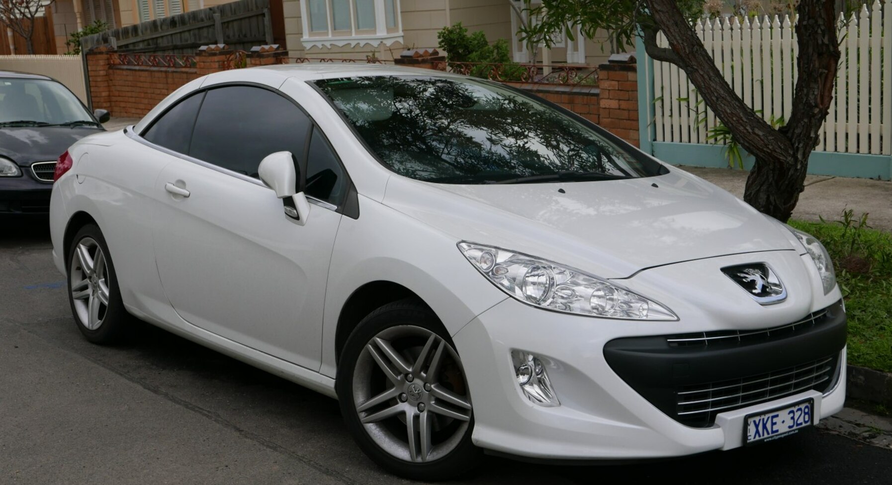 Peugeot 308 CC I (Phase I, 2008) 1.6 THP (155 Hp) Automatic 2010, 2011 