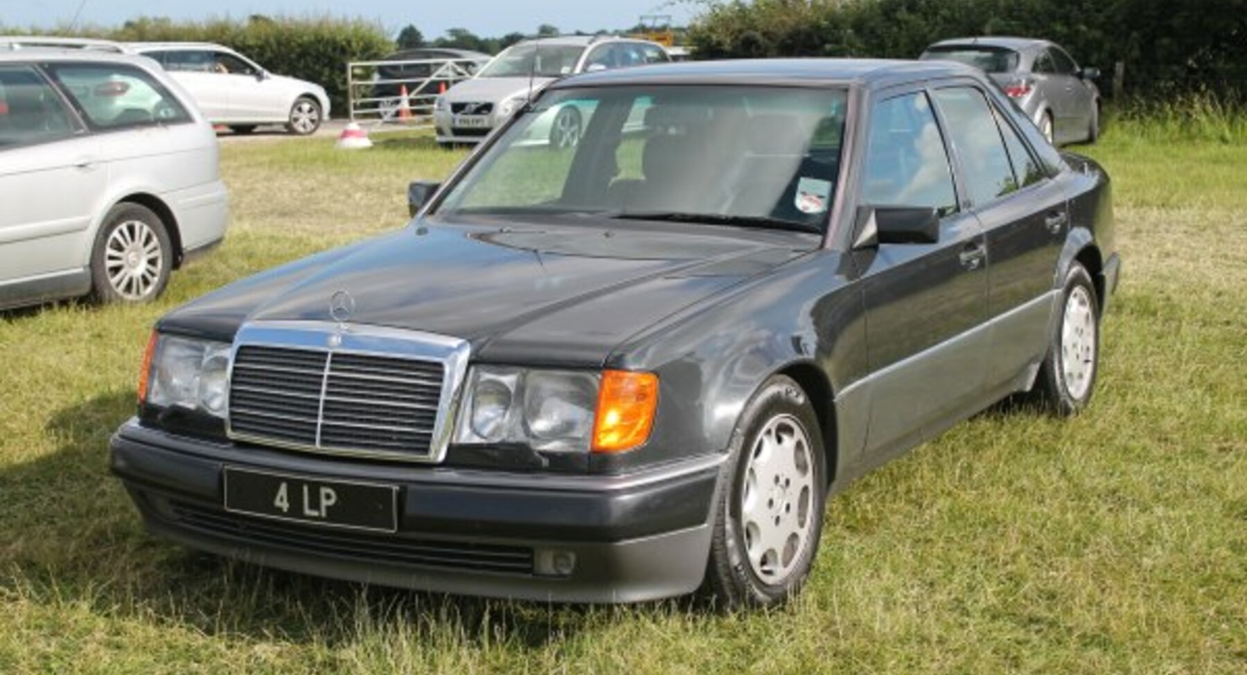 Mercedes-Benz W124 (facelift 1989) 220 E (150 Hp) 1992, 1993 