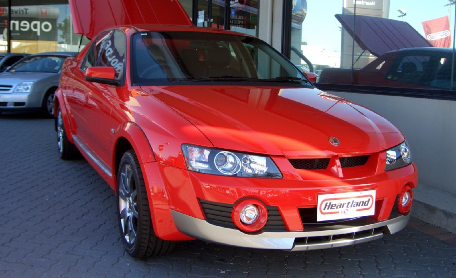 HSV Avalanche XUV 5.7 V8 (367 Hp) 4WD Automatic 2003, 2004, 2005 