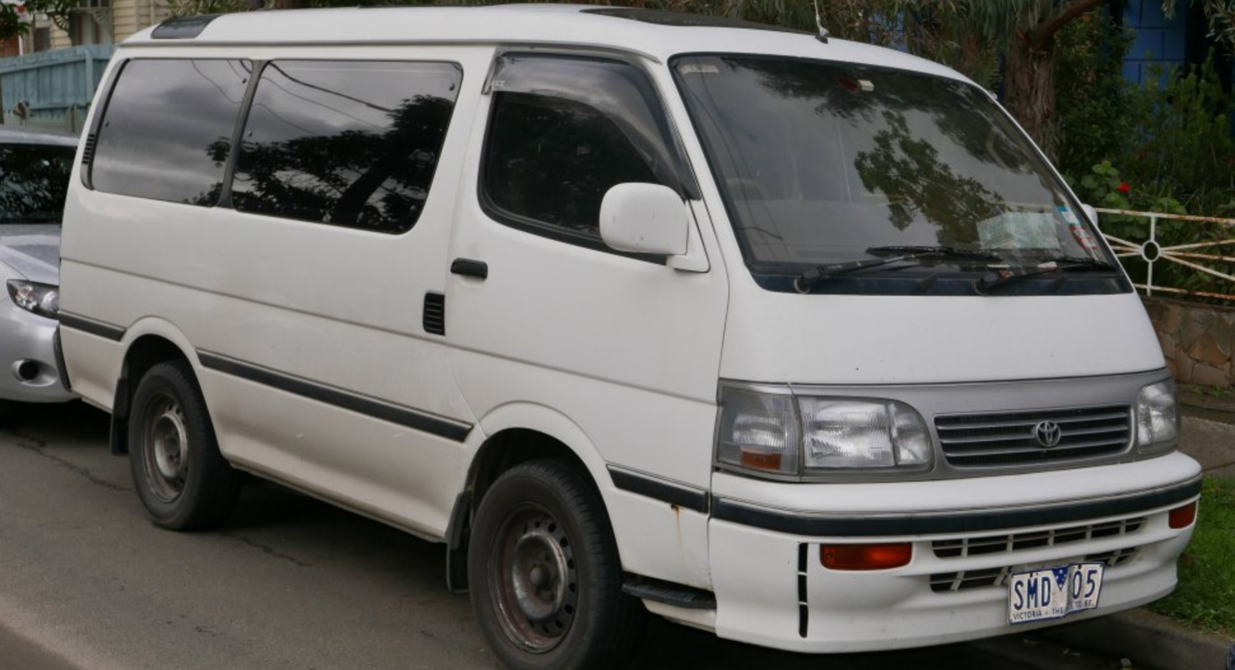 Toyota Hiace 2.4 i (132 Hp) 1989, 1990, 1991, 1992, 1993, 1994, 1995, 1996, 1997, 1998, 1999, 2000, 2001, 2002, 2003, 2004 