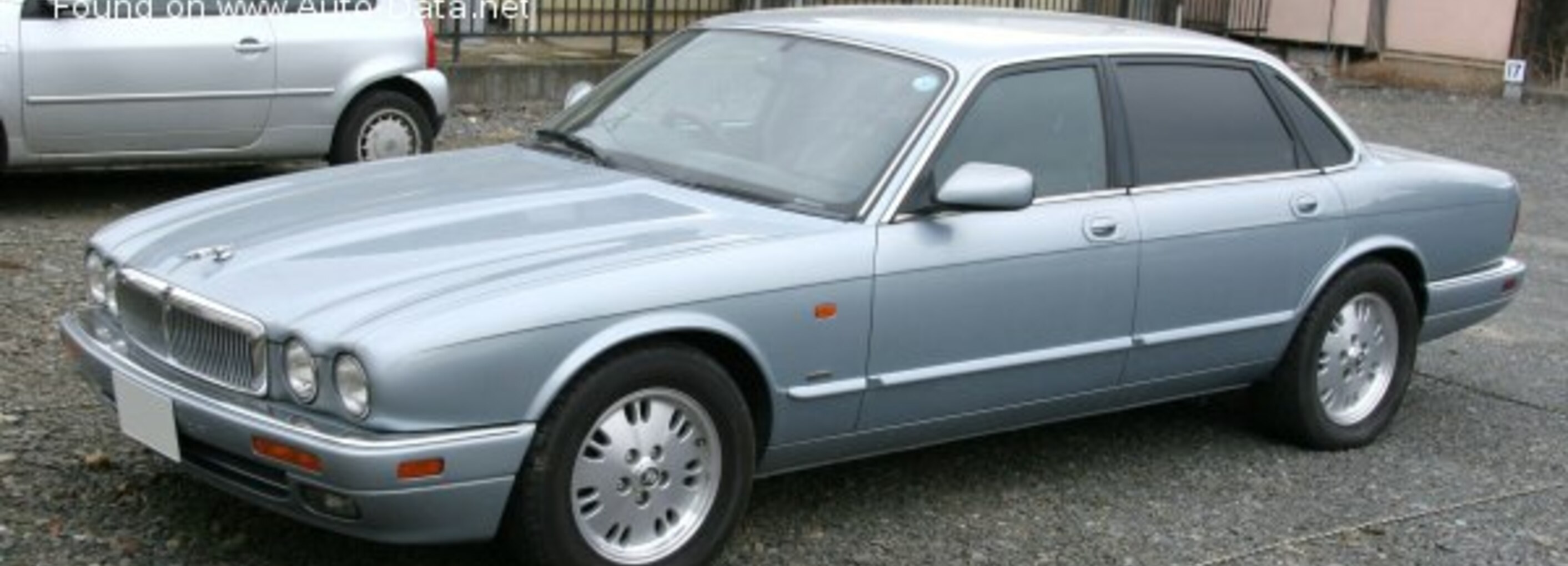 Jaguar XJ (X300) XJ6 4.0 24V Classic Sovereign (241 Hp) Automatic 1994, 1995, 1996, 1997 