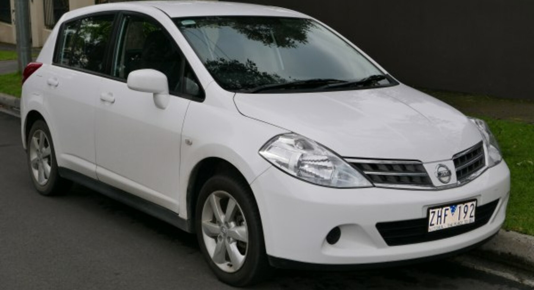 Nissan Tiida Hatchback 1.6 i (110 Hp) Automatic 2004, 2005, 2006, 2007, 2008 