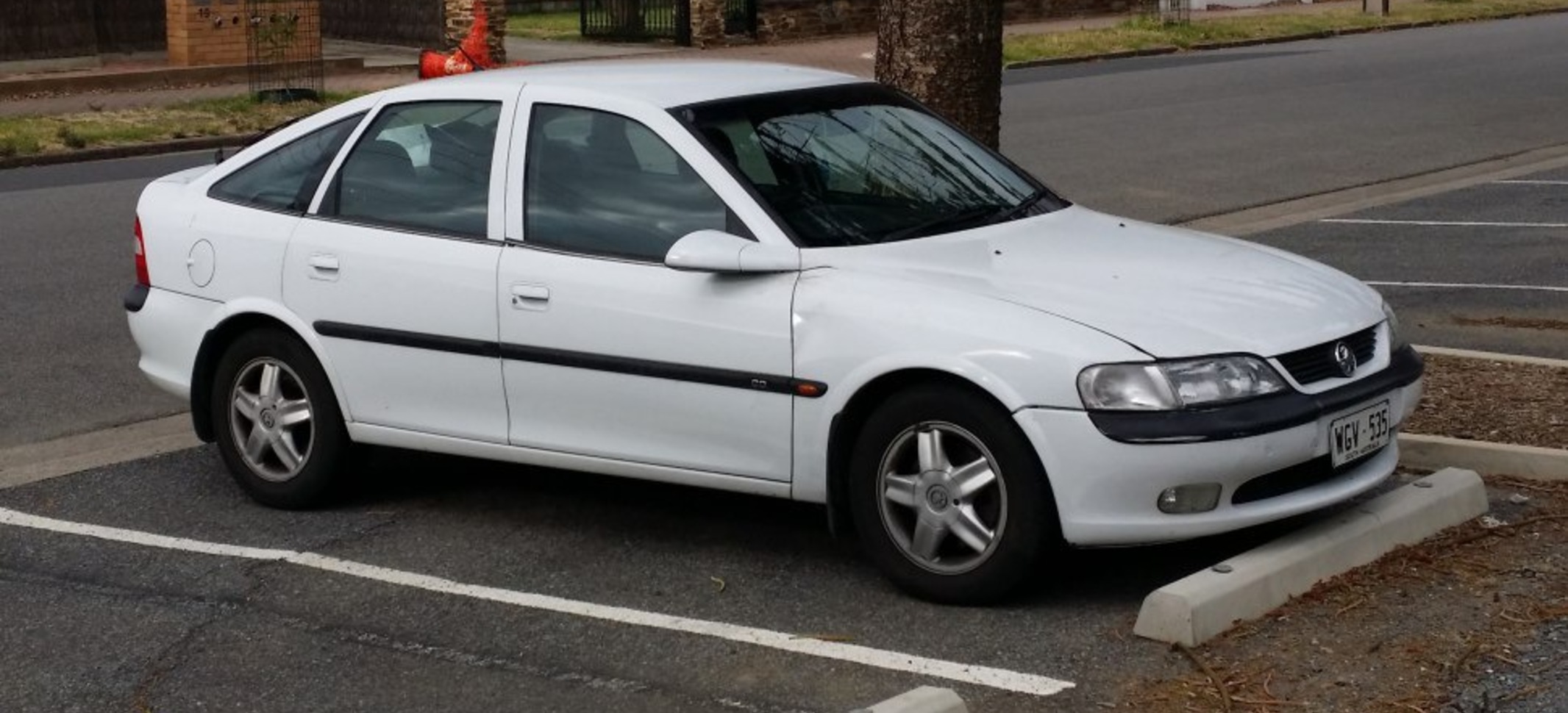 Holden Vectra Hatchback (B) 2.0 i 16V (136 Hp) 1998, 1999, 2000