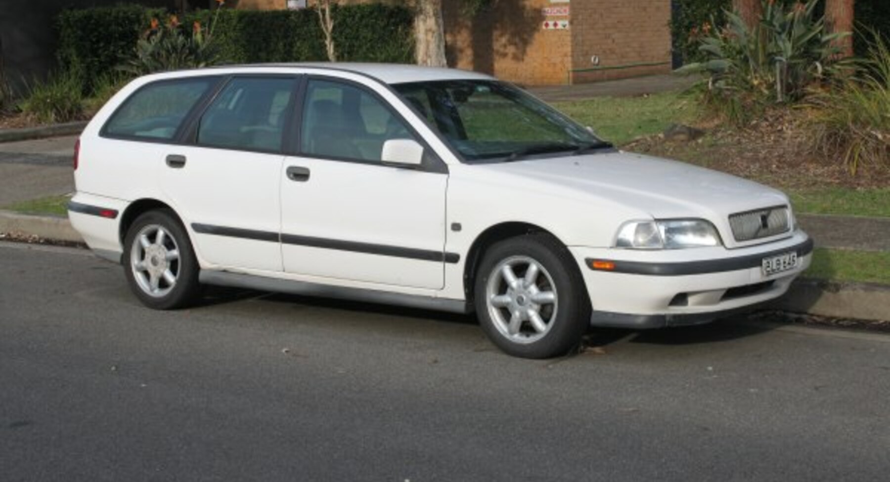 Volvo V40 Combi (VW) 2.0 T4 (200 Hp) 1997, 1998, 1999 