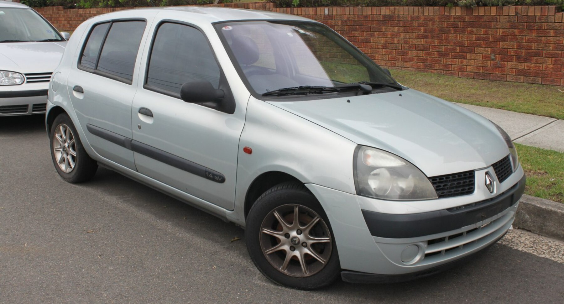 Renault Clio II (Phase II, 2001) 5-door 1.6 16V (107 Hp) 2001, 2002, 2003