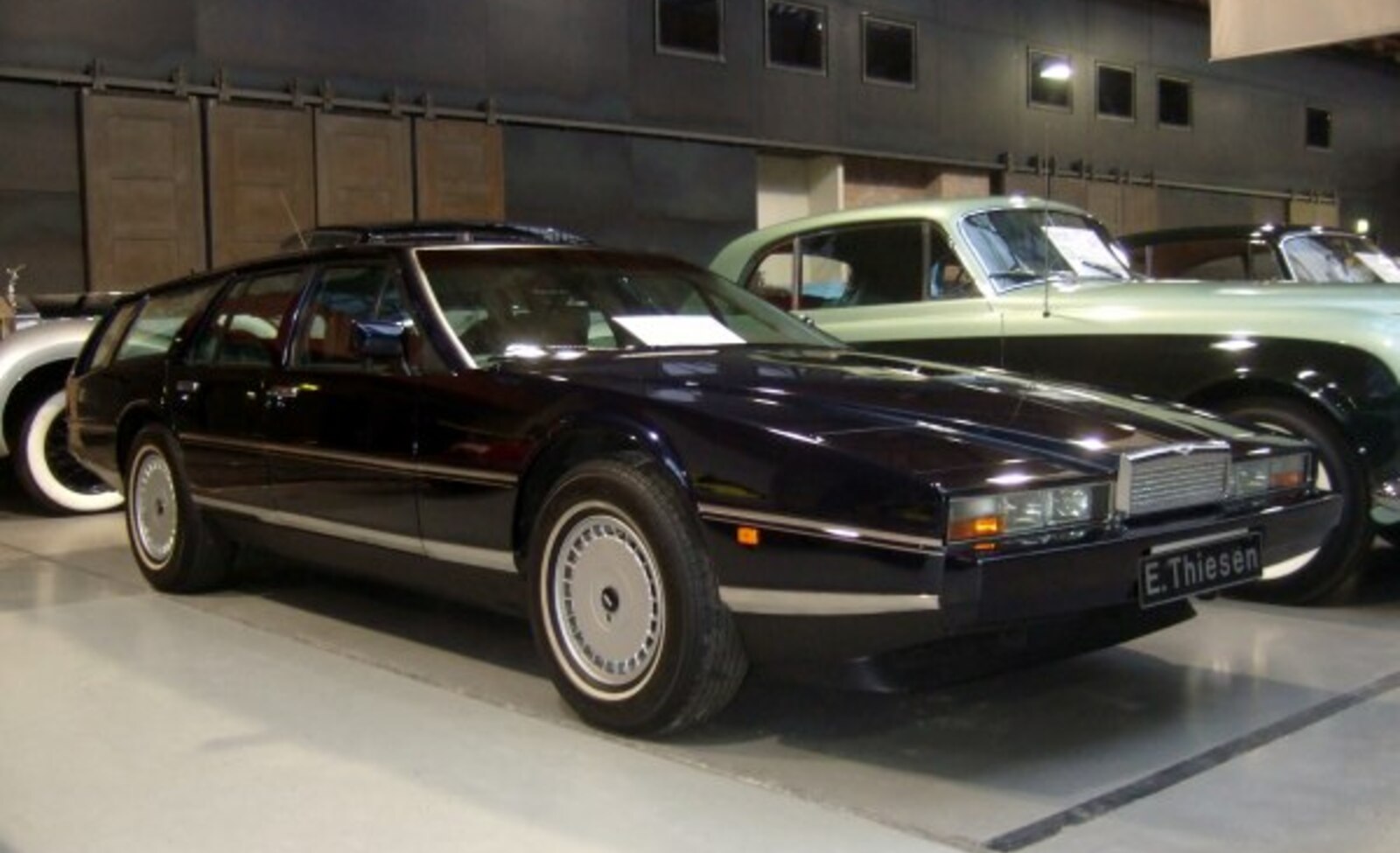 Aston Martin Lagonda I Shooting Brake 5.3 (310 Hp) 1976, 1977, 1978, 1979, 1980, 1981, 1982, 1983, 1984, 1985, 1986, 1987, 1988, 1989, 1990, 1991, 1992, 1993, 1994, 1995, 1996, 1997 