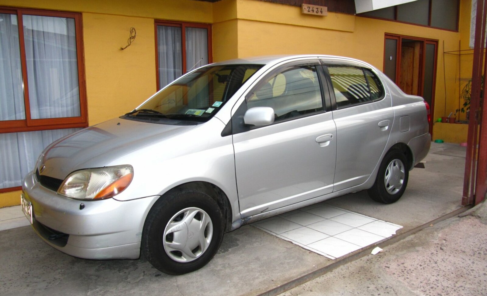 Toyota Platz 1.3i 16V (88 Hp) 1999, 2000, 2001, 2002, 2003, 2004, 2005 