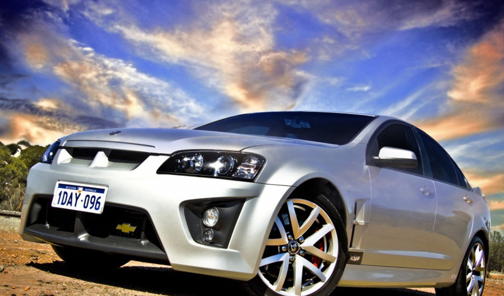 HSV Clubsport (VE) R8 6.0 V8 (418 Hp) Automatic 2006, 2007, 2008 