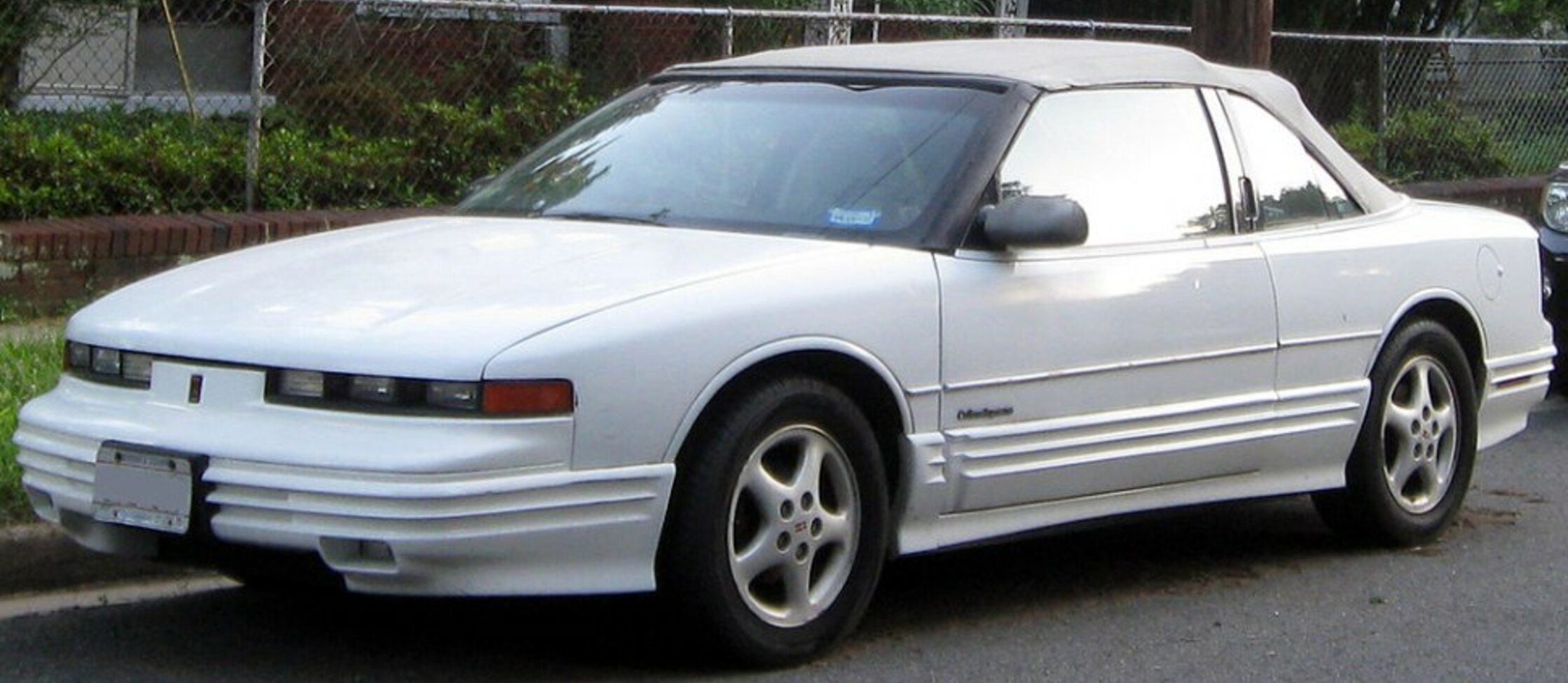 Oldsmobile Cutlass Supreme Convertible 2.3 16V (162 Hp) 1987, 1988, 1989, 1990, 1991, 1992, 1993, 1994, 1995, 1996, 1997 