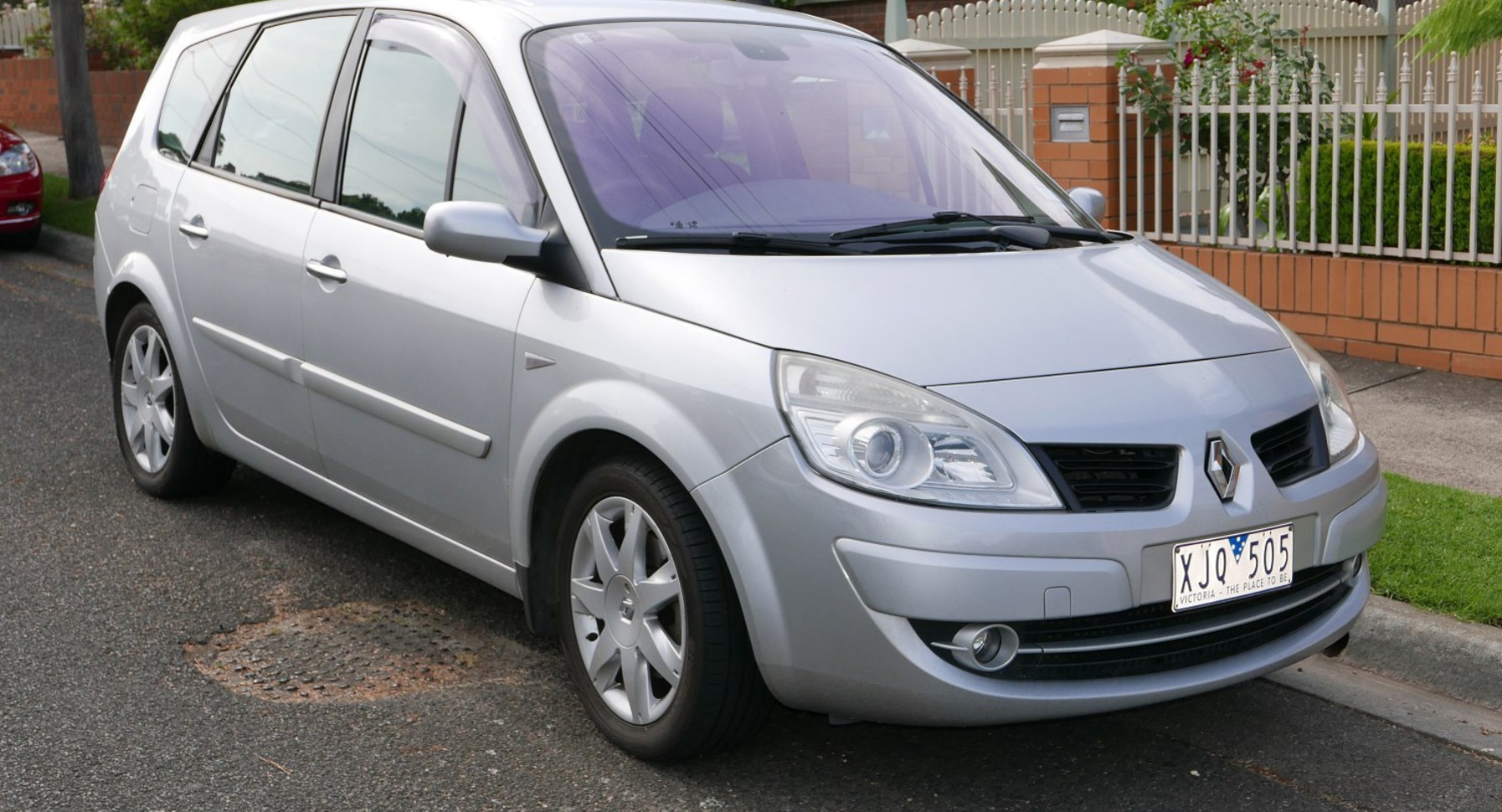 Renault Grand Scenic II (Phase II) 1.9 dCi (130 Hp) FAP Automatic 2006, 2007, 2008, 2009