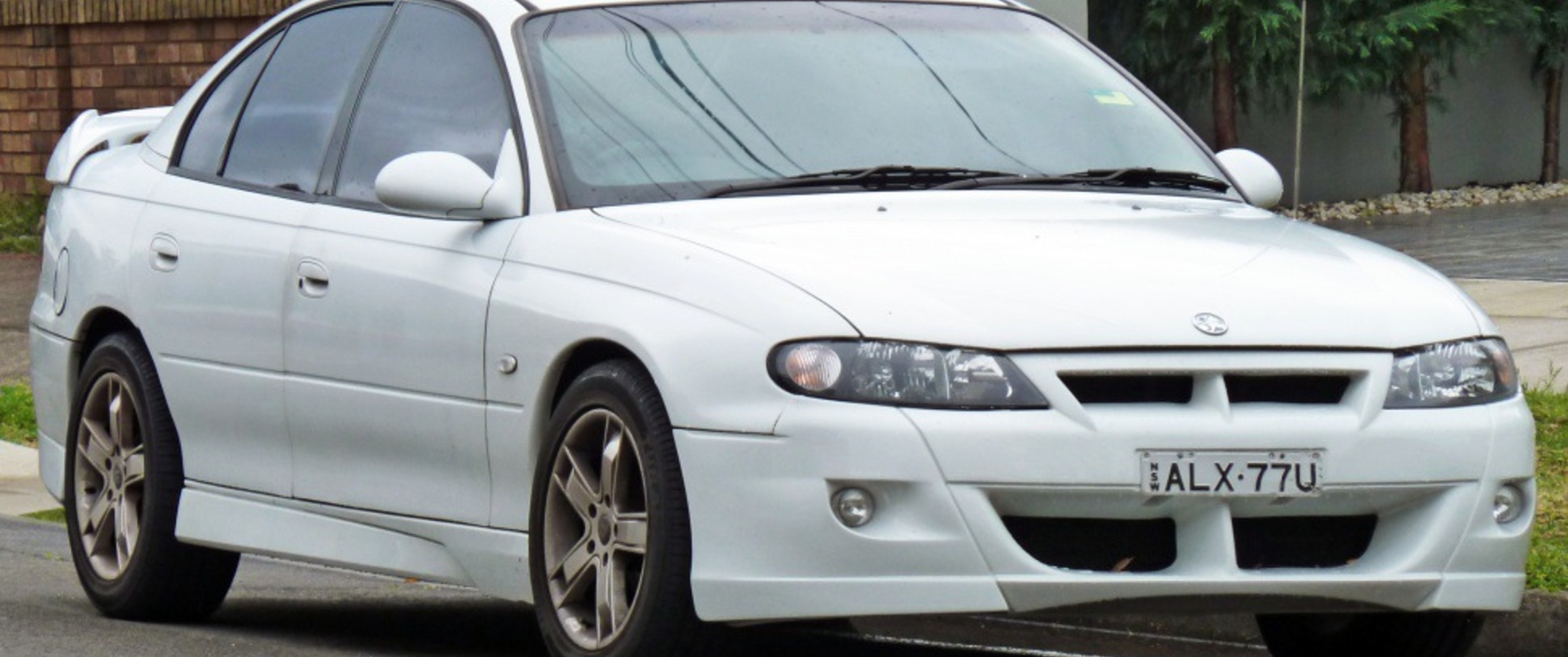 HSV Clubsport (VX) R8 5.7 V8 (347 Hp) Automatic 2000, 2001 