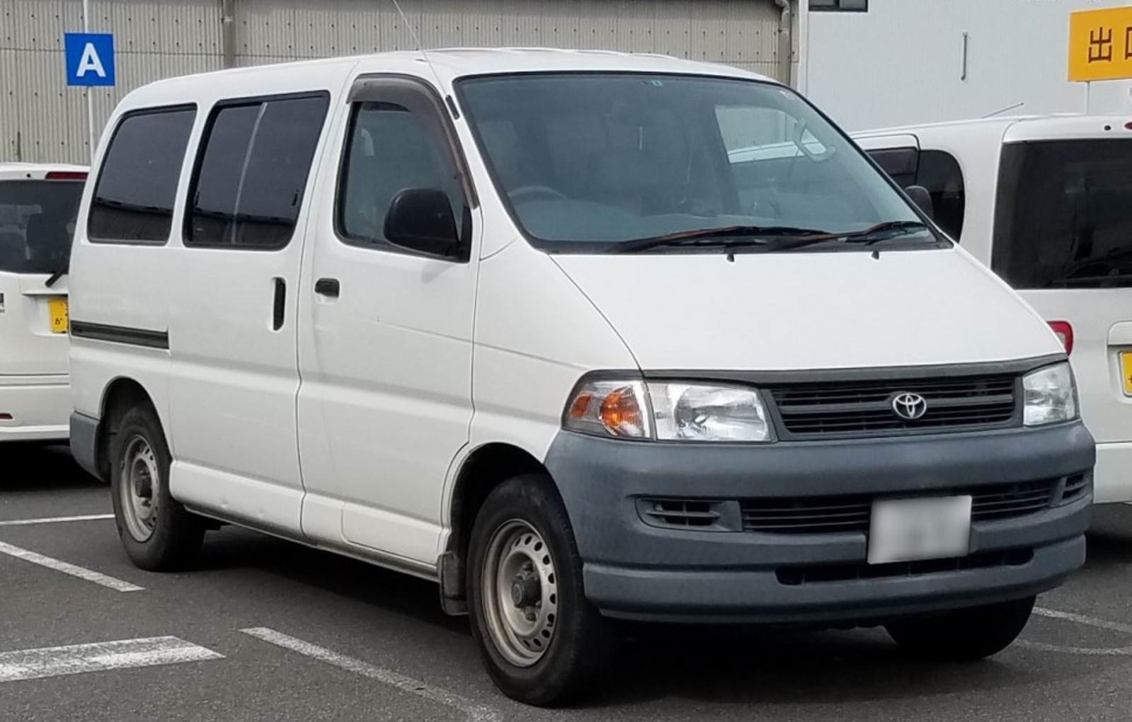 Toyota Regius 2.7 i (145 Hp) 1999, 2000, 2001, 2002 