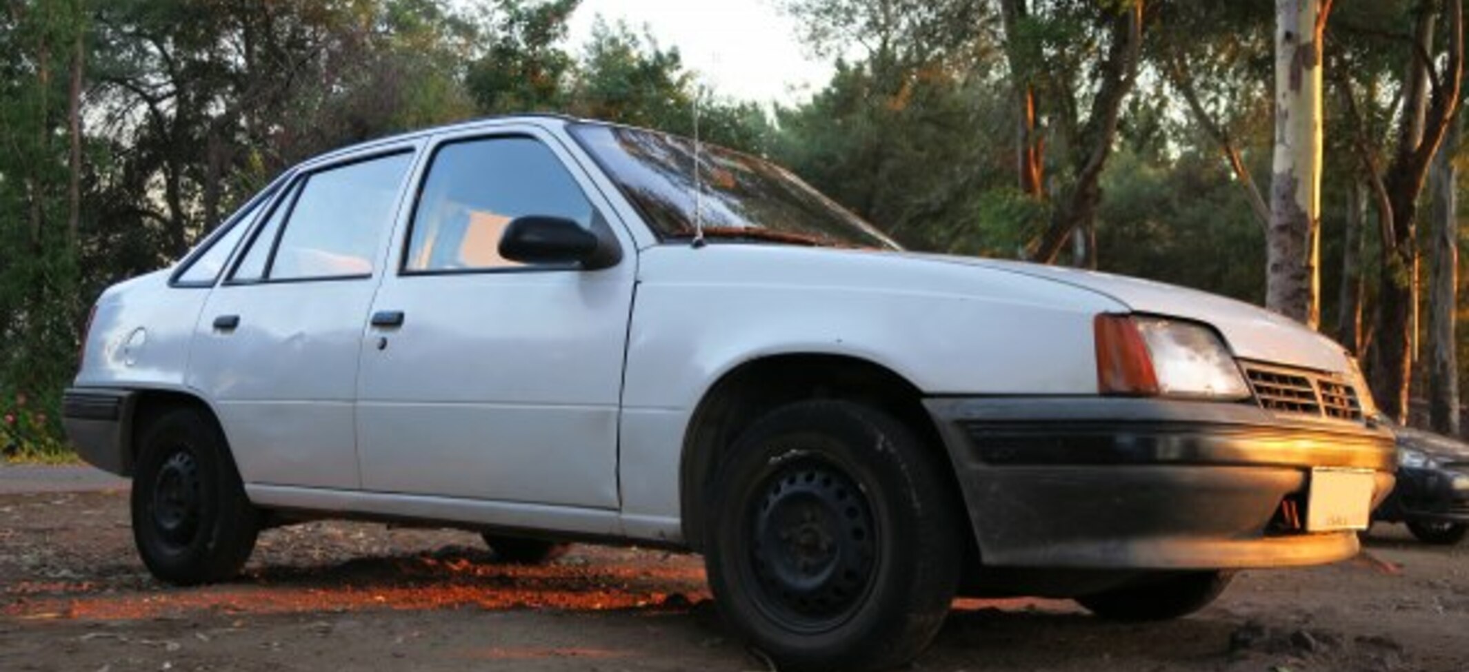 Daewoo Racer Sedan 1.5 i (75 Hp) 1993, 1994, 1995 