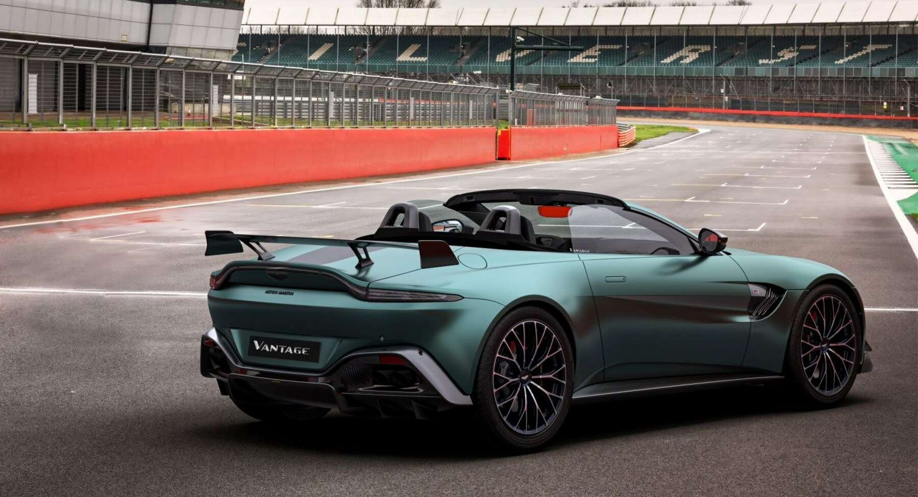Aston Martin V8 Vantage Roadster (2018) F1 Edition 4.0 V8 (535 Hp) Automatic 2021 