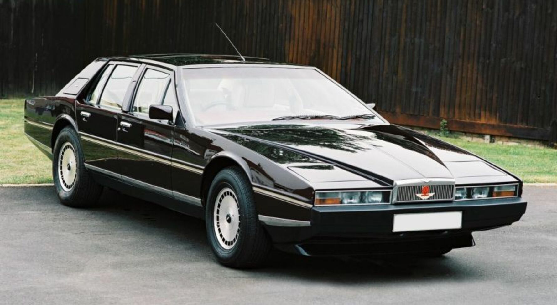 Aston Martin Lagonda II 5.3 (310 Hp) 1976, 1977, 1978, 1979, 1980, 1981, 1982, 1983, 1984, 1985, 1986, 1987, 1988, 1989 