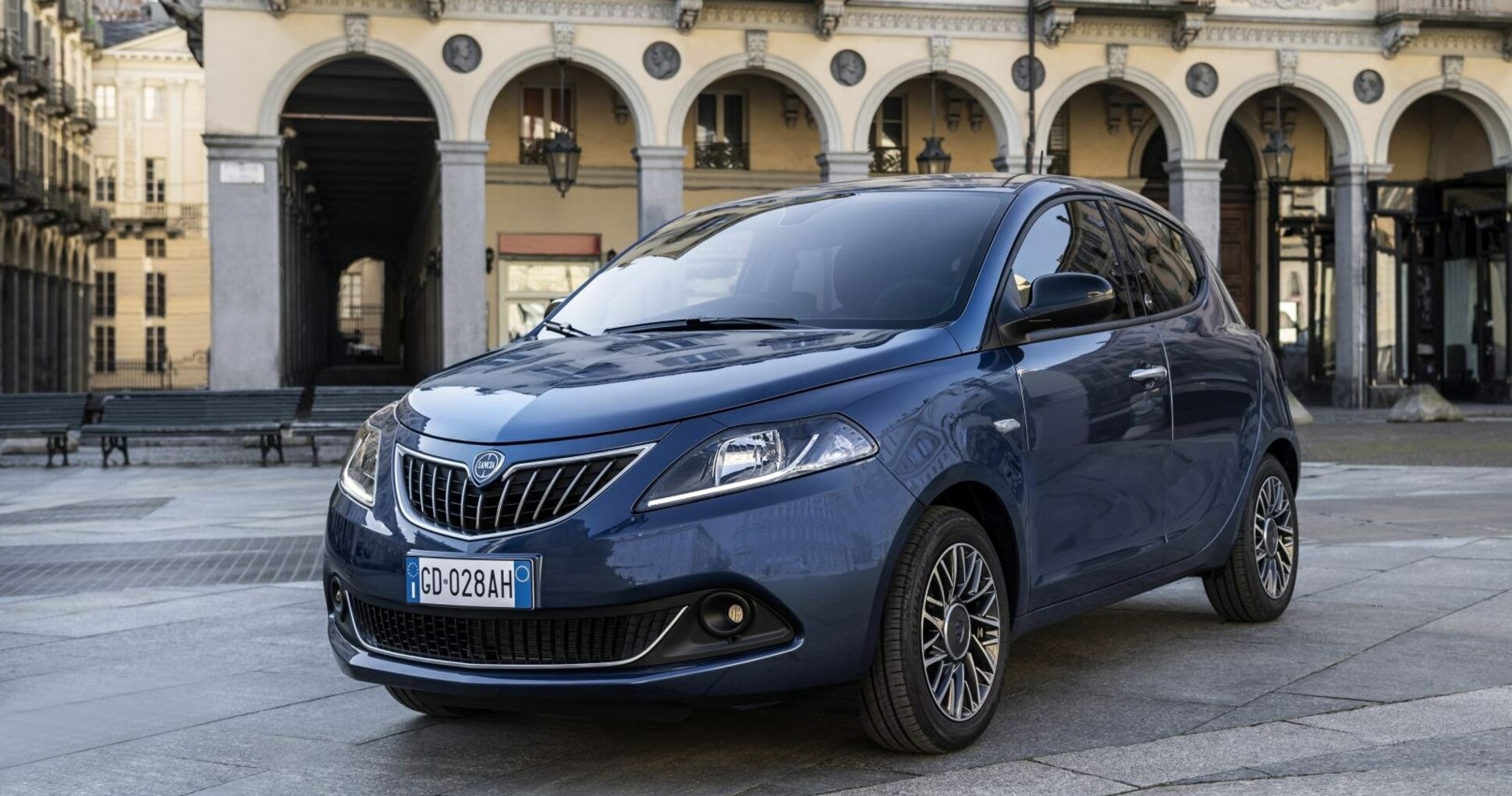 Lancia Ypsilon (846, facelift 2021) 1.0 EcoChic (69 Hp) Hybrid 2021 