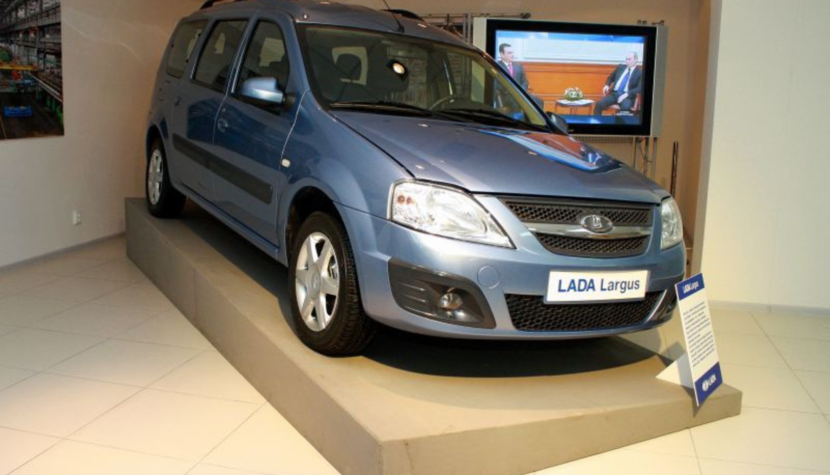 Lada Largus Combi 1.6 (105 Hp) 2012, 2013, 2014, 2015, 2016, 2017, 2018, 2019, 2020, 2021 