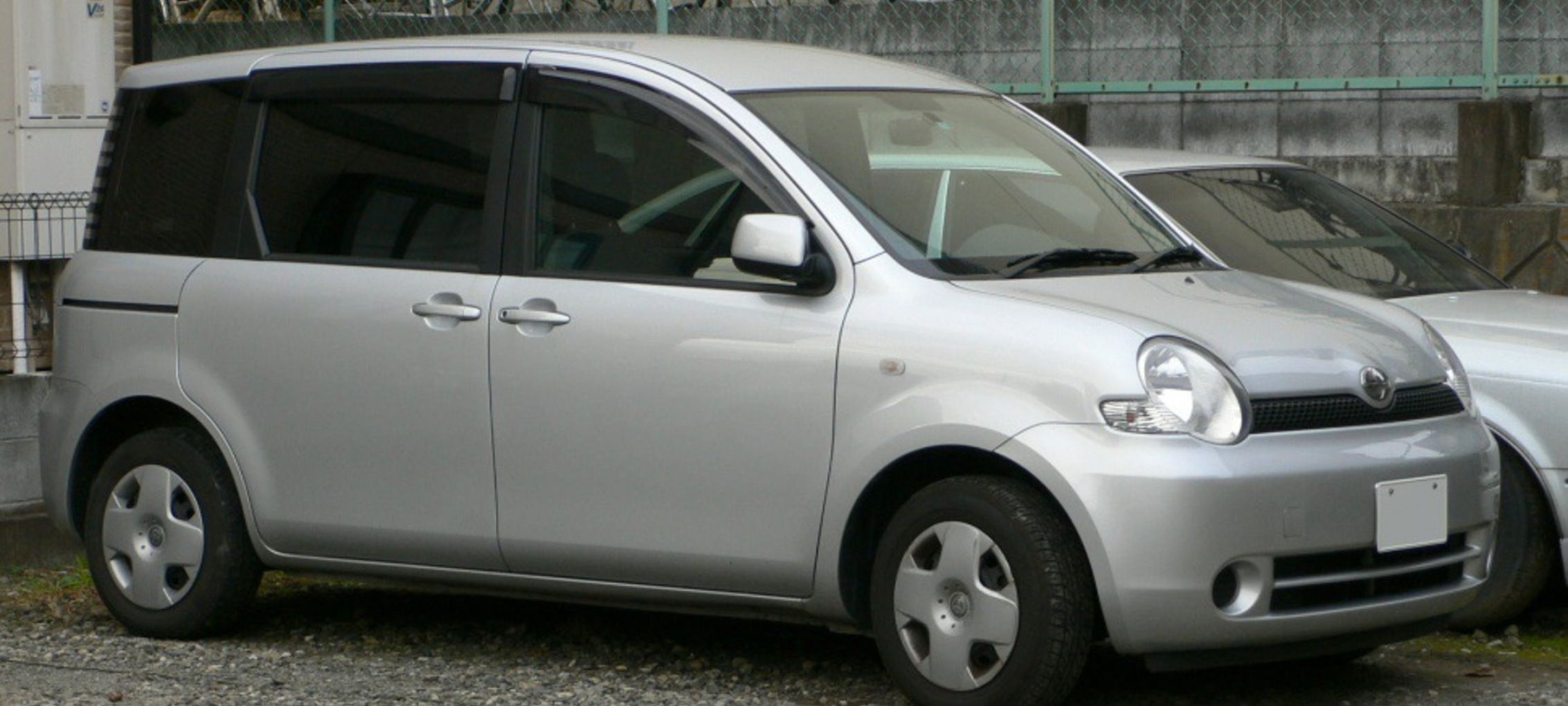 Toyota Sienta I 1.5 i (110 Hp) 2003, 2004, 2005, 2006 