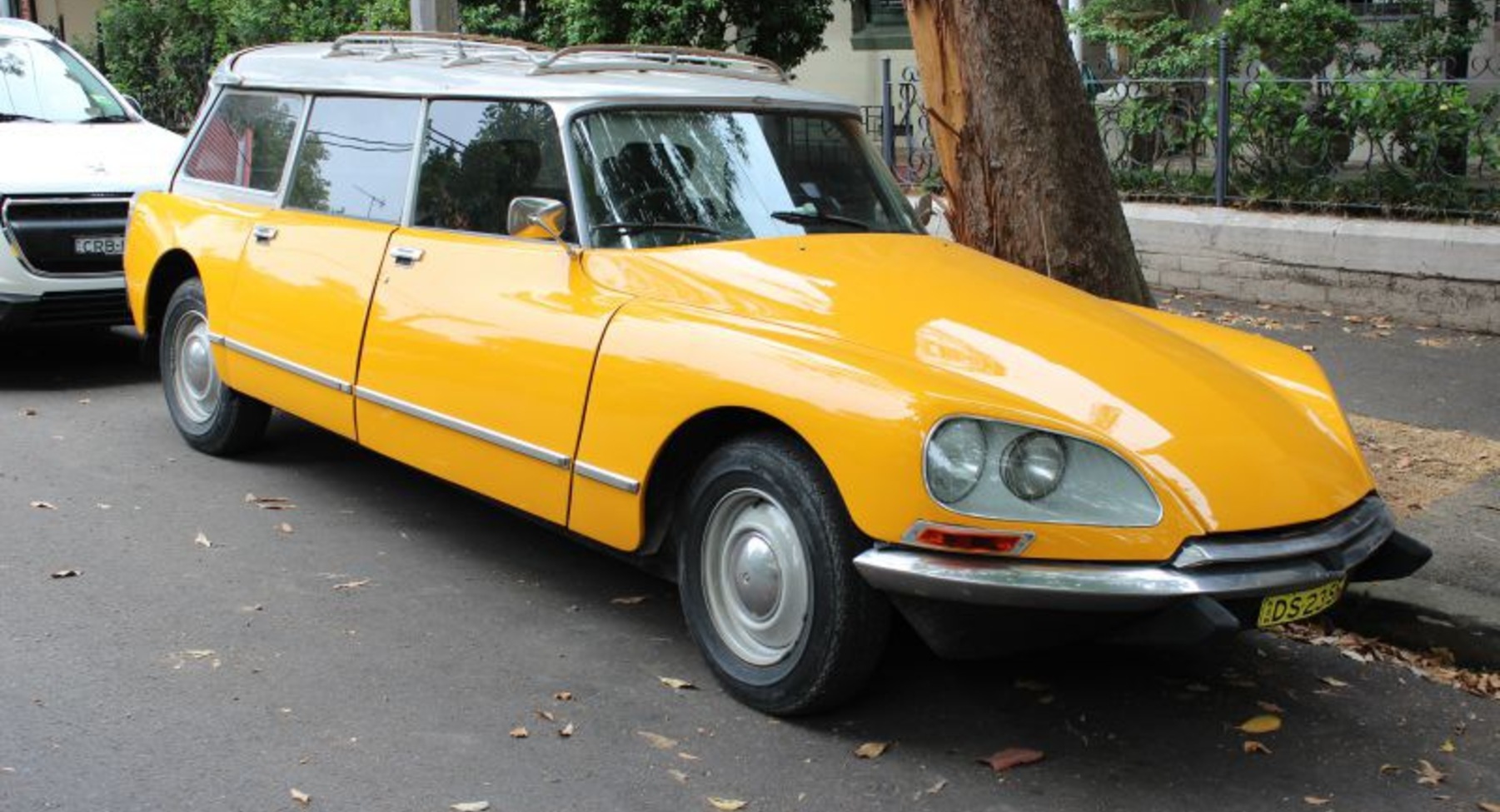 Citroen DS Break 23 (115 Hp) 1972, 1973, 1974, 1975 