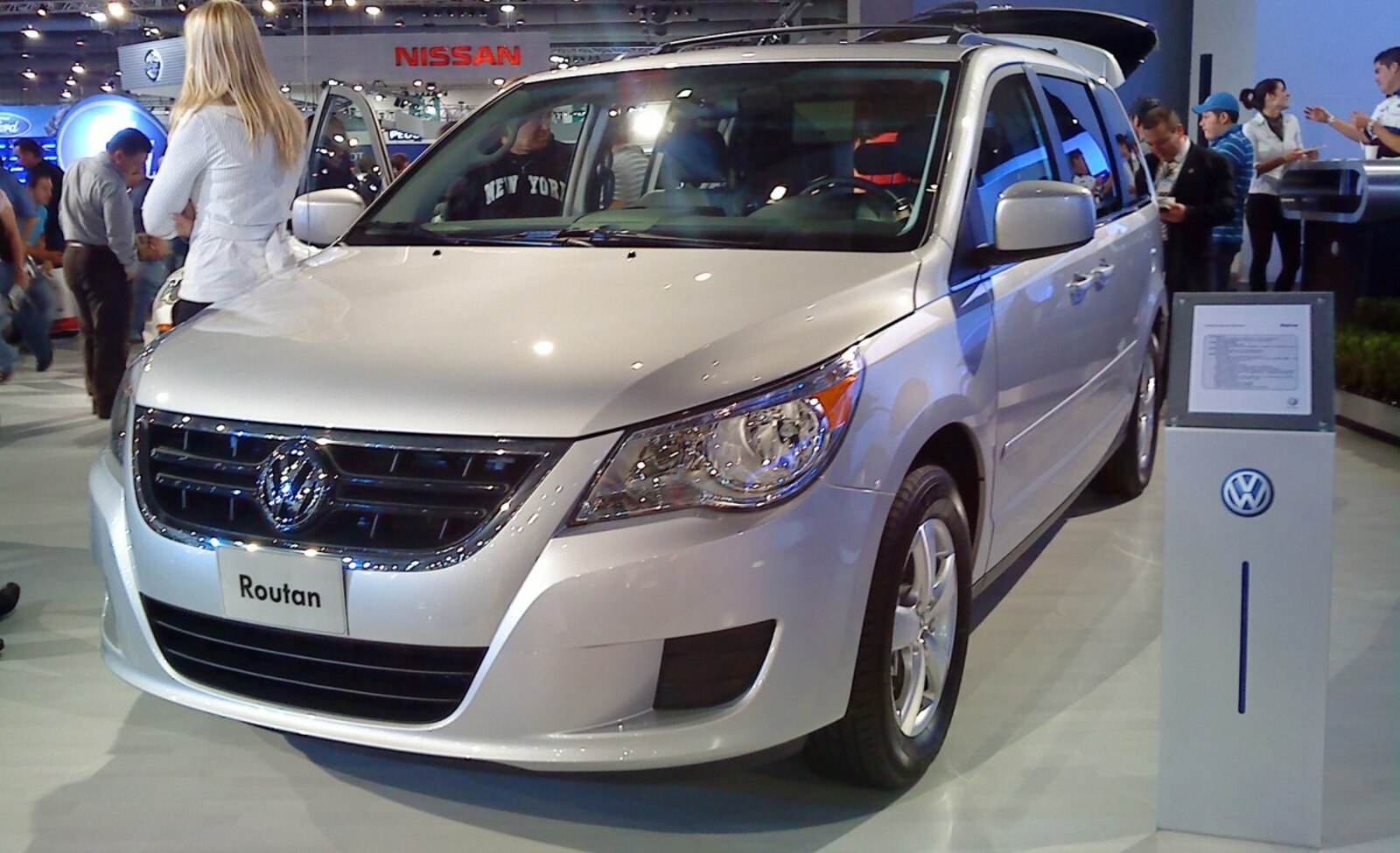 Volkswagen Routan 3.8 V6 (197 Hp) Automatic 2008, 2009, 2010 