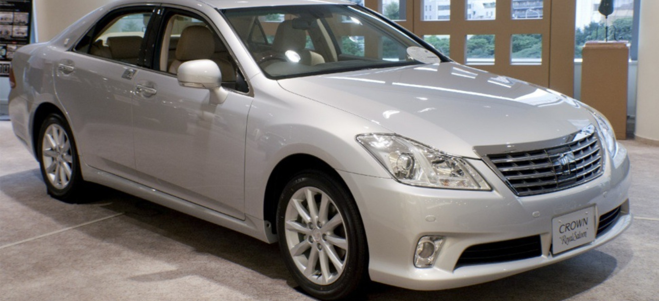 Toyota Crown Royal XIII (S200, facelift 2010) 2.5 i-Four V6 24V (203 Hp) 4WD Automatic 2010, 2011, 2012 